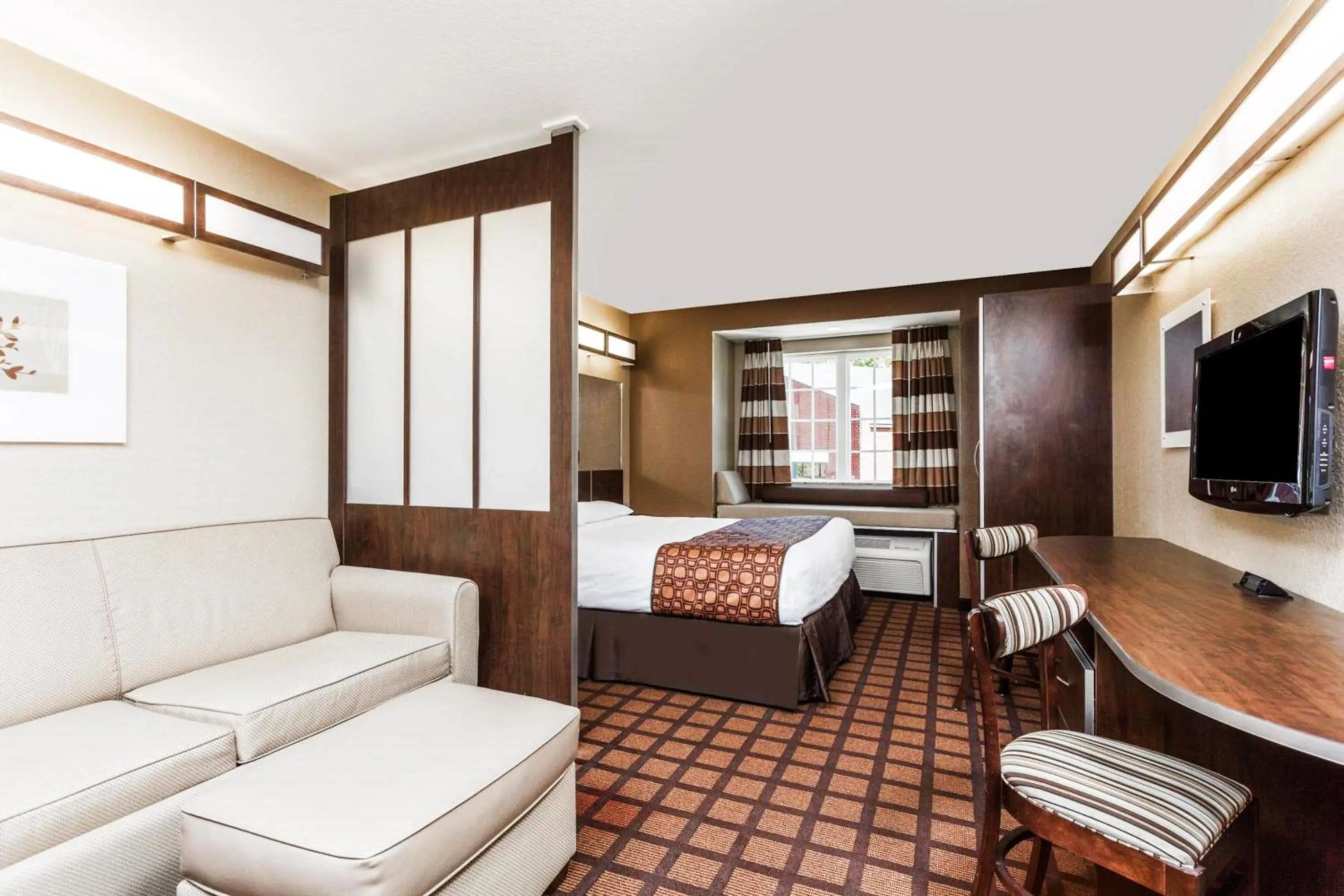 Bed in Microtel Inn & Suites by Wyndham Macon