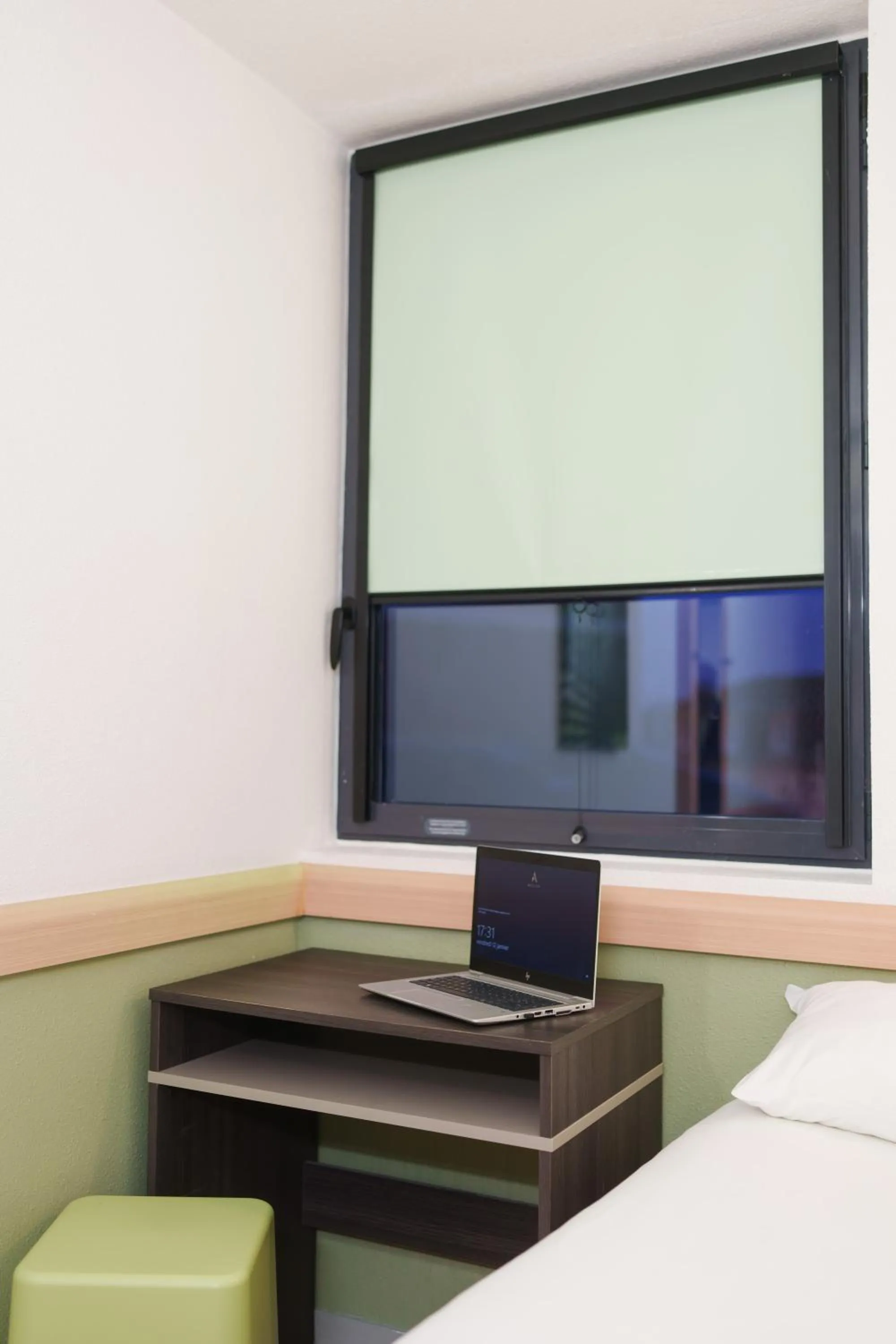 Photo of the whole room, Bed in ibis budget Saint-Quentin Centre Gare