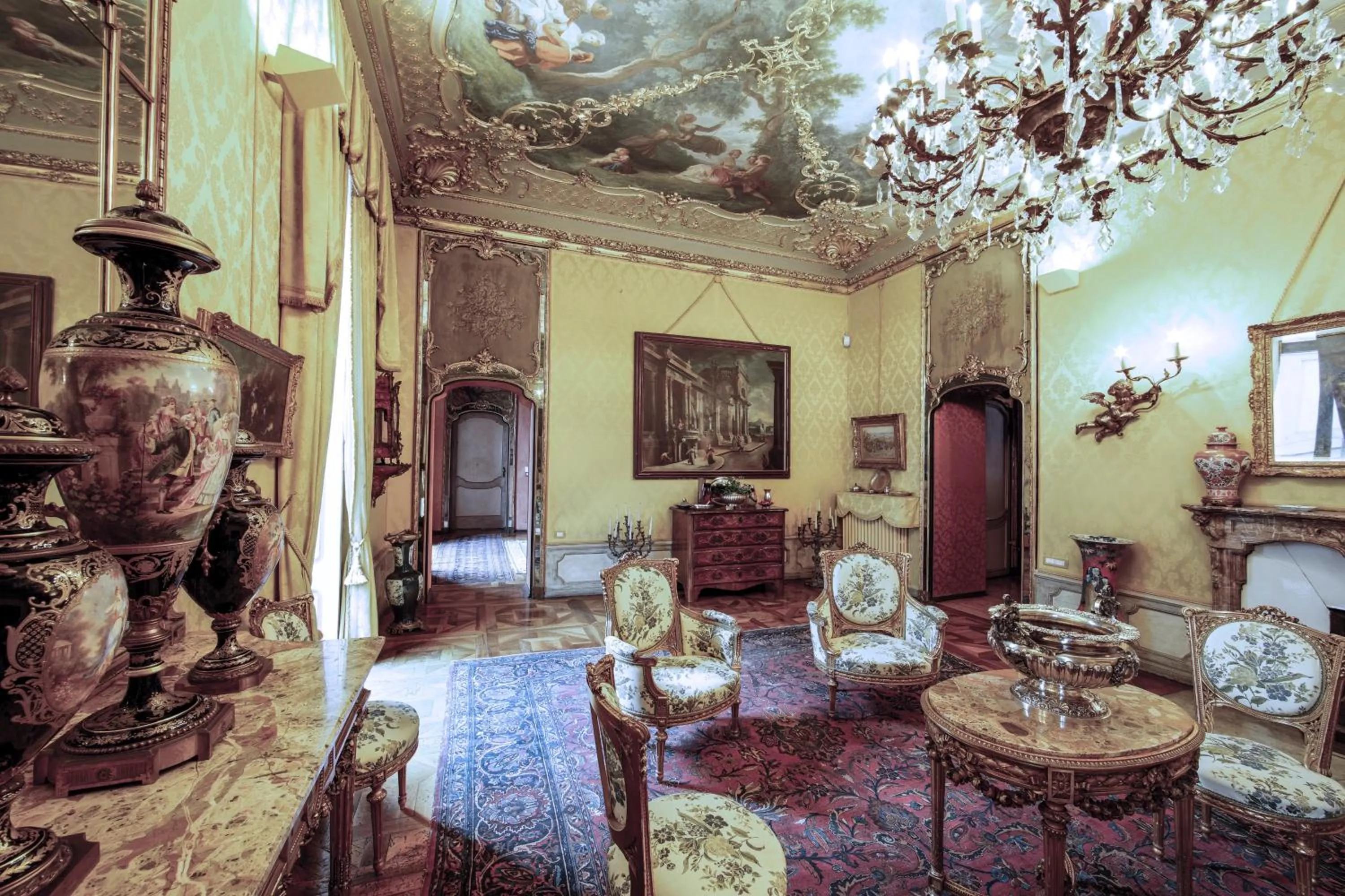 Communal lounge/ TV room in Turin Art Experience Bed & Breakfast