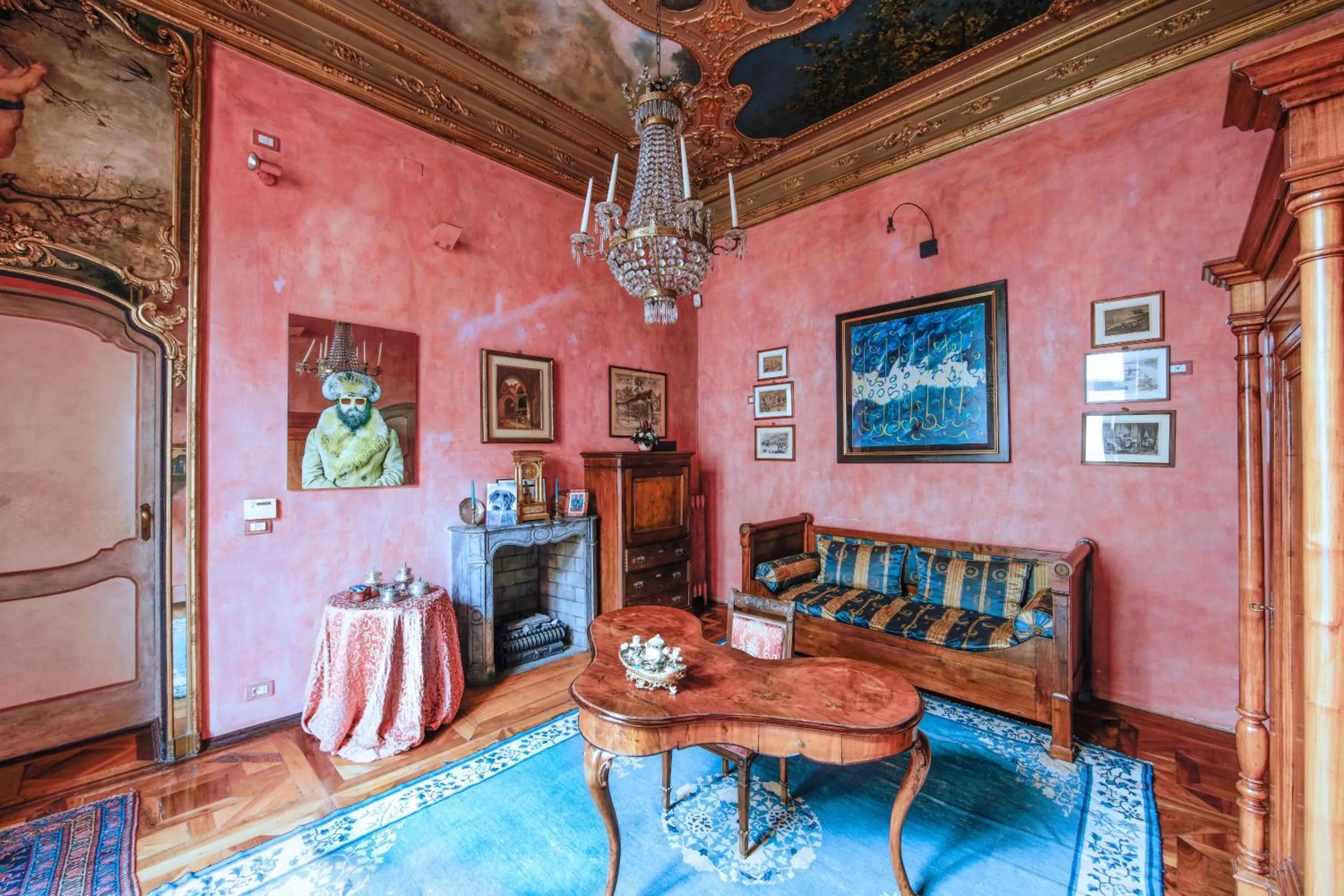 Communal lounge/ TV room in Turin Art Experience Bed & Breakfast