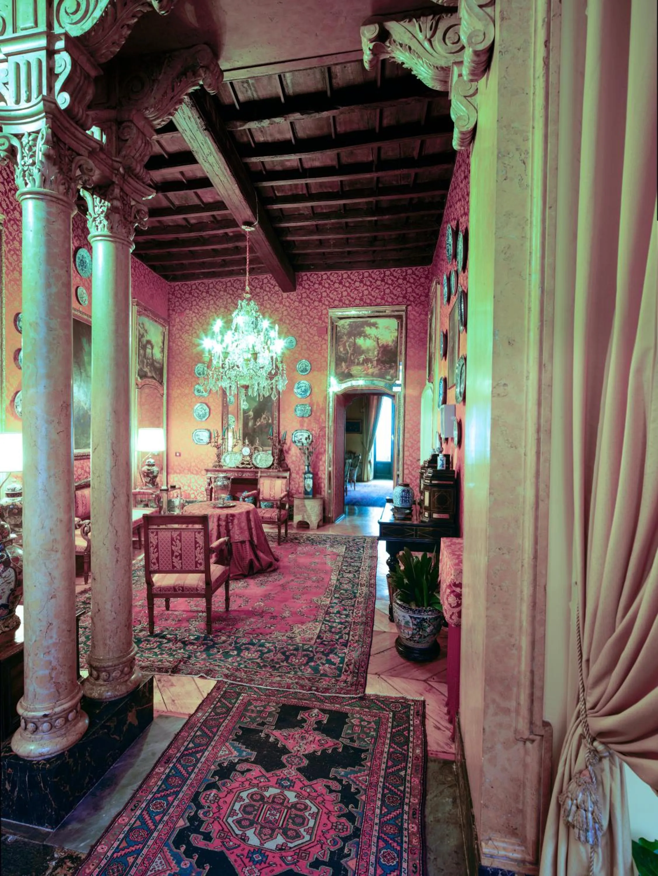 Communal lounge/ TV room in Turin Art Experience Bed & Breakfast