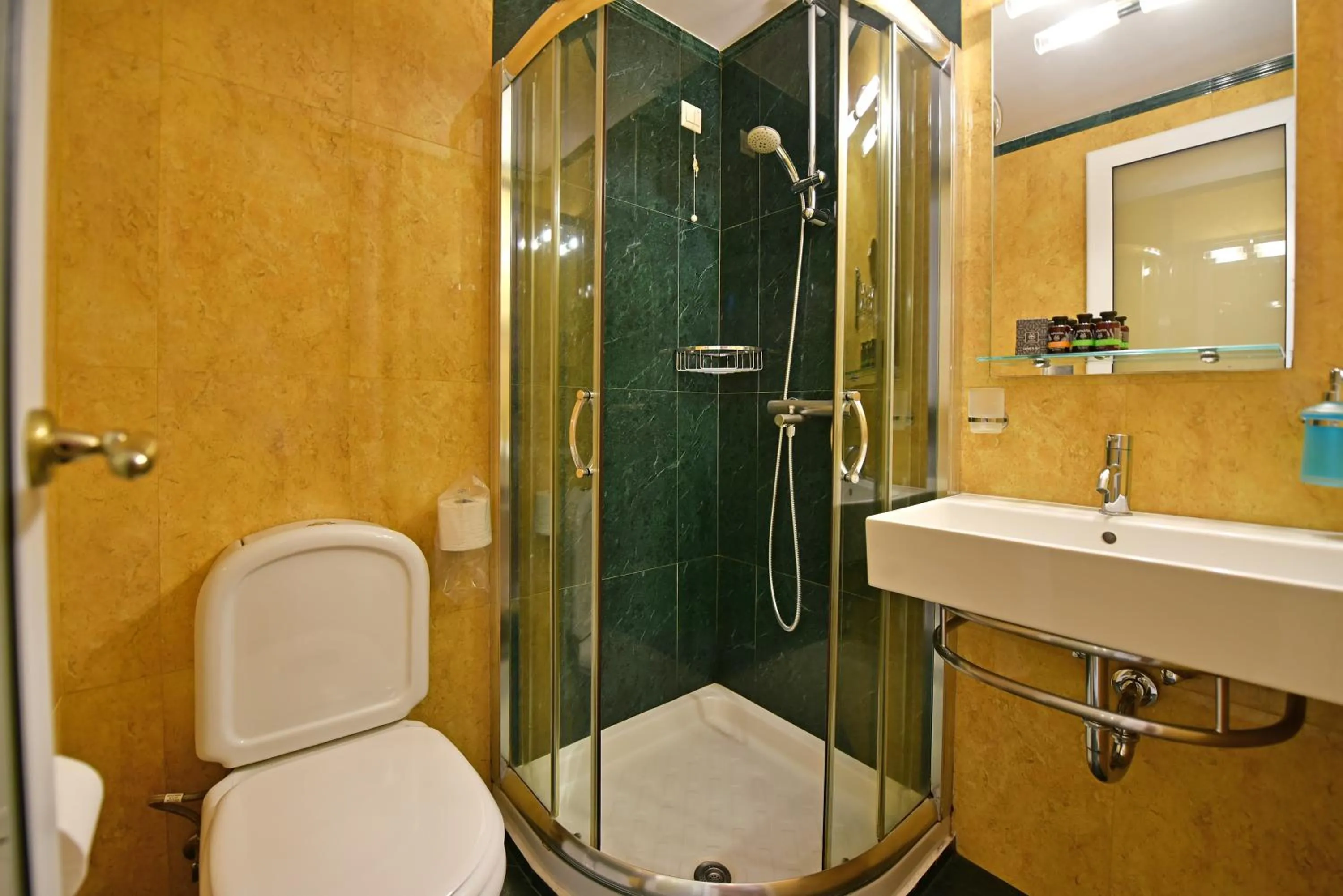 Toilet in Hotel Sophia