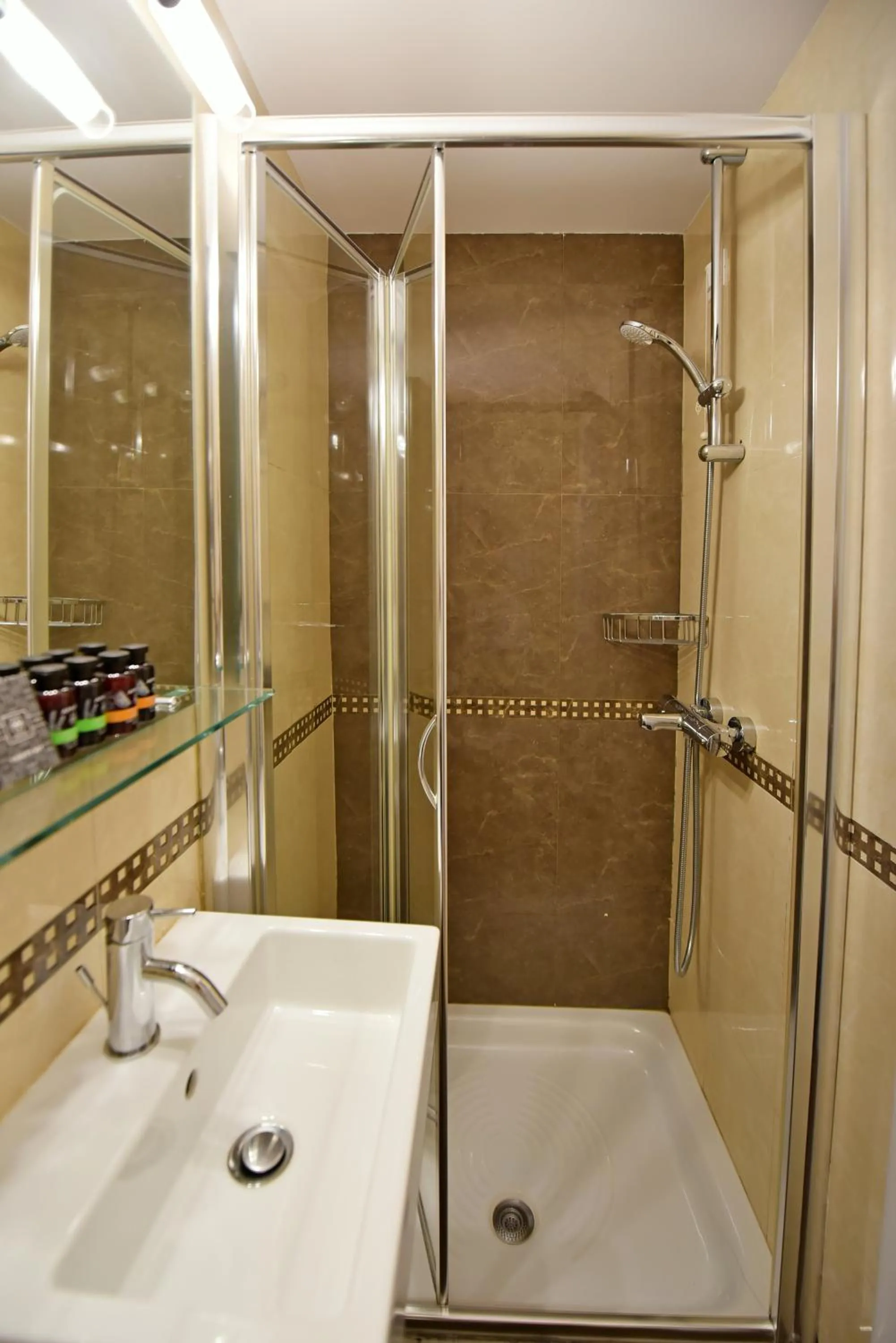 Shower in Hotel Sophia