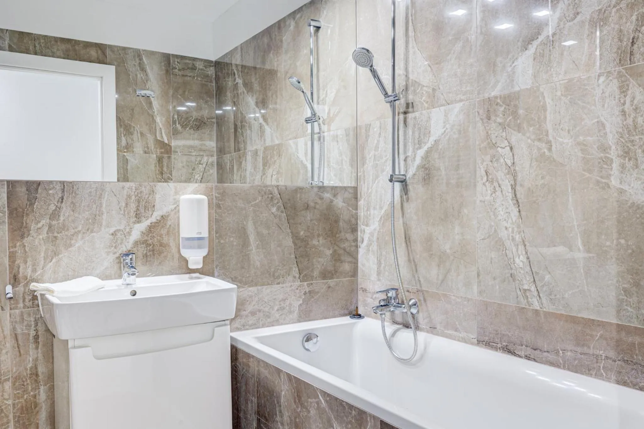 Bath in Apartamenty Rondo