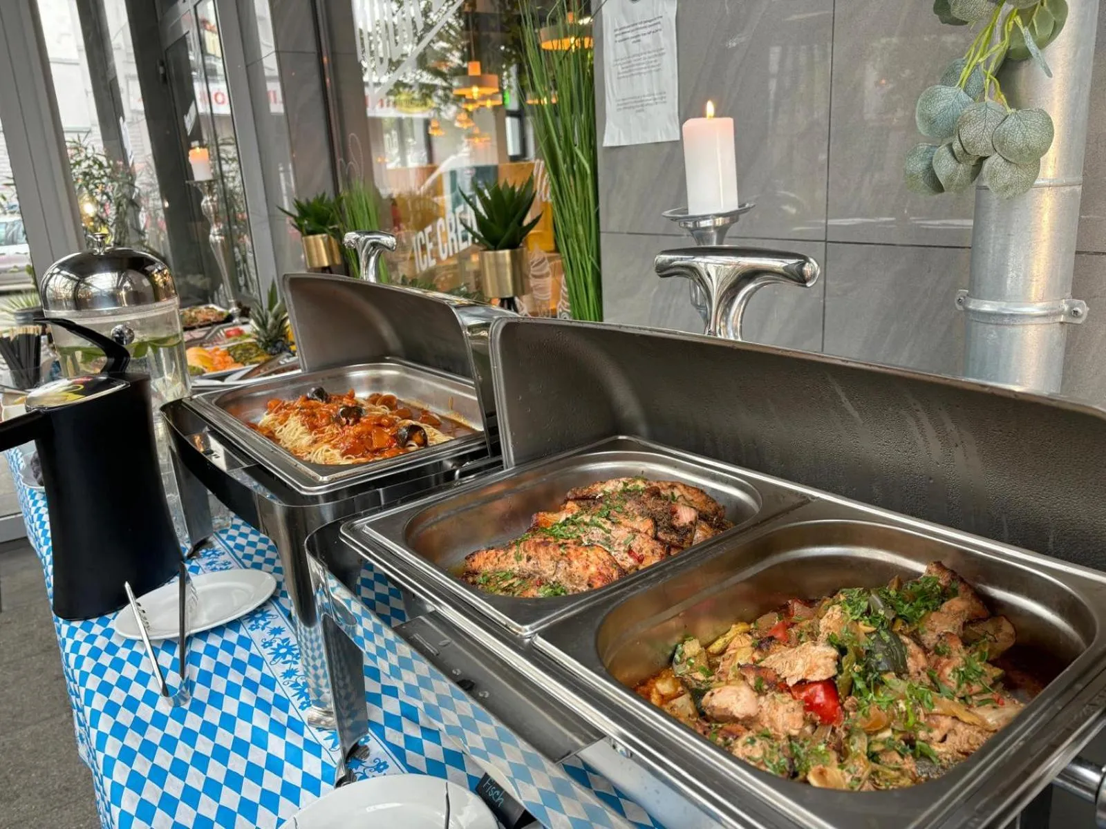 Restaurant/places to eat in Apartamenty Rondo