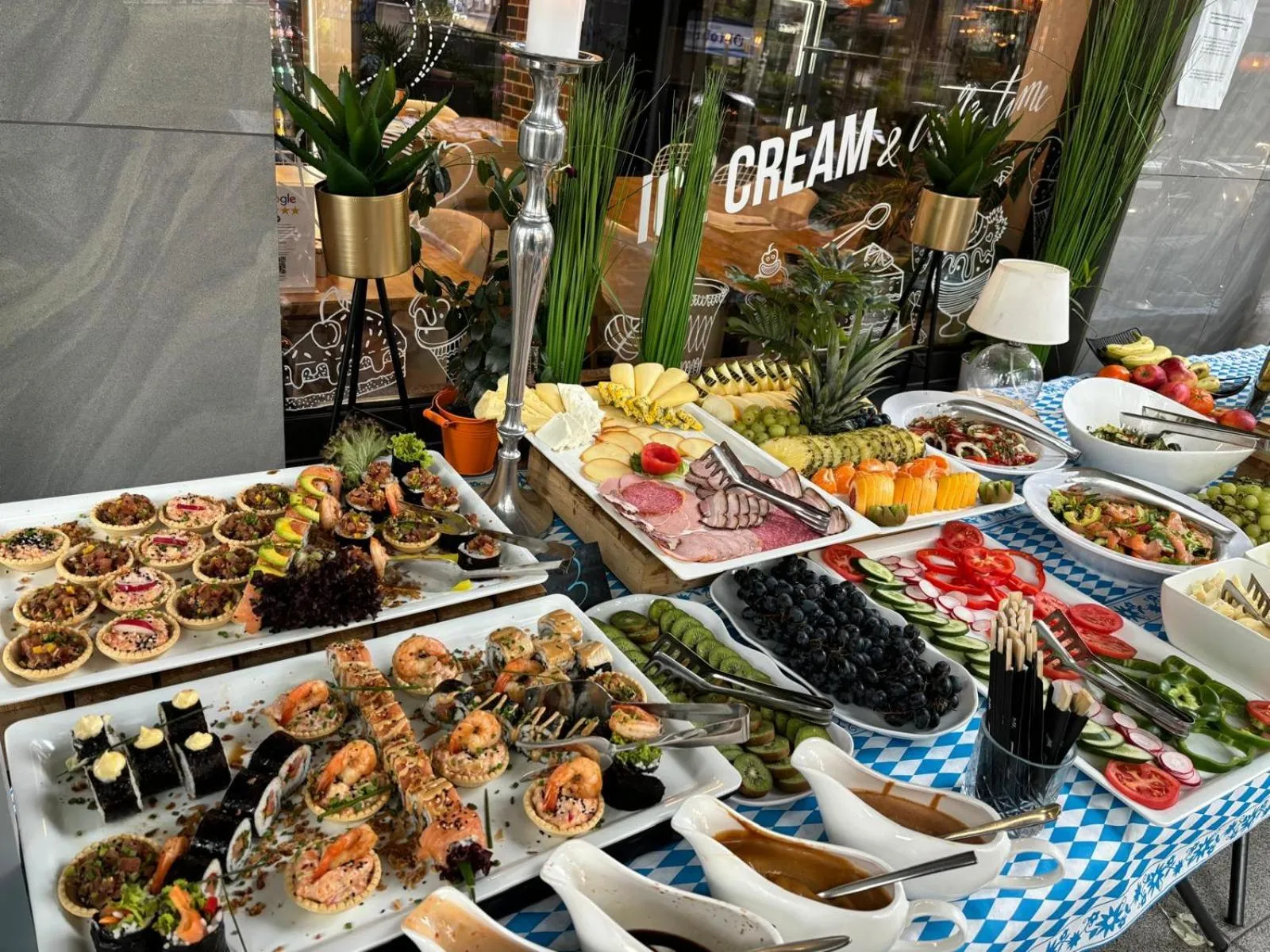 Restaurant/places to eat in Apartamenty Rondo