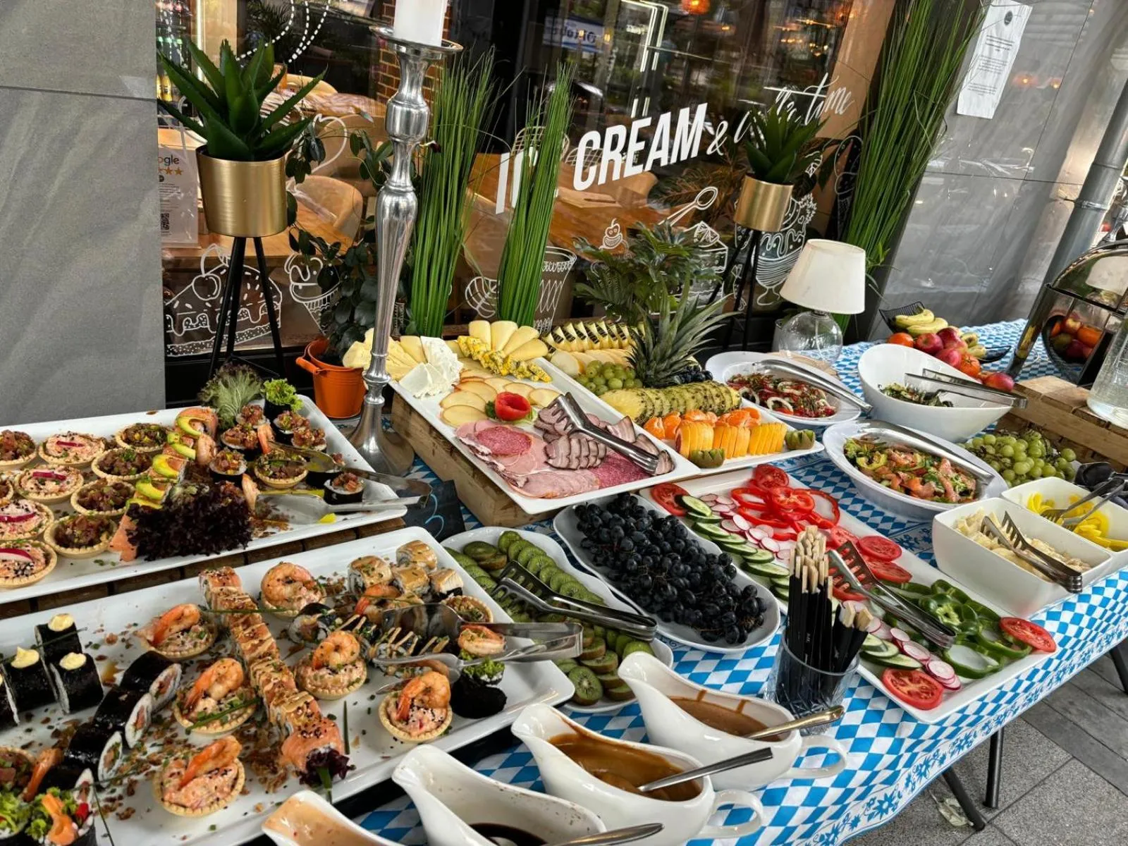 Restaurant/places to eat in Apartamenty Rondo