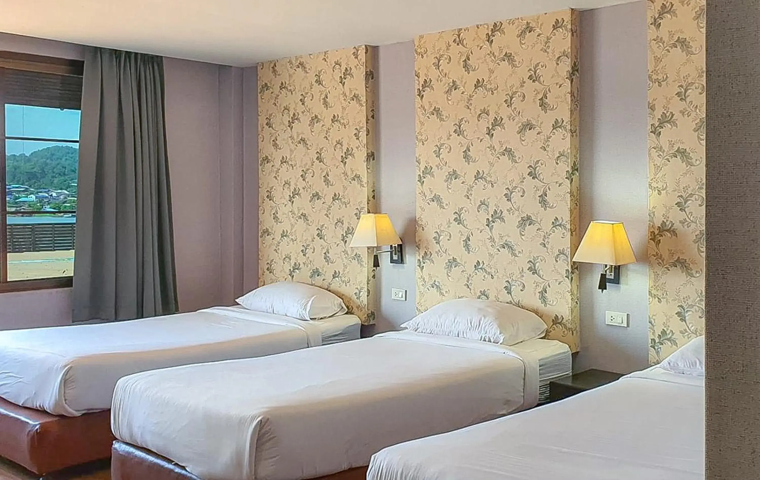 Triple Room with View in Phornpailin Riverside Resort Triple Room with View in Phornpailin Riverside Resort