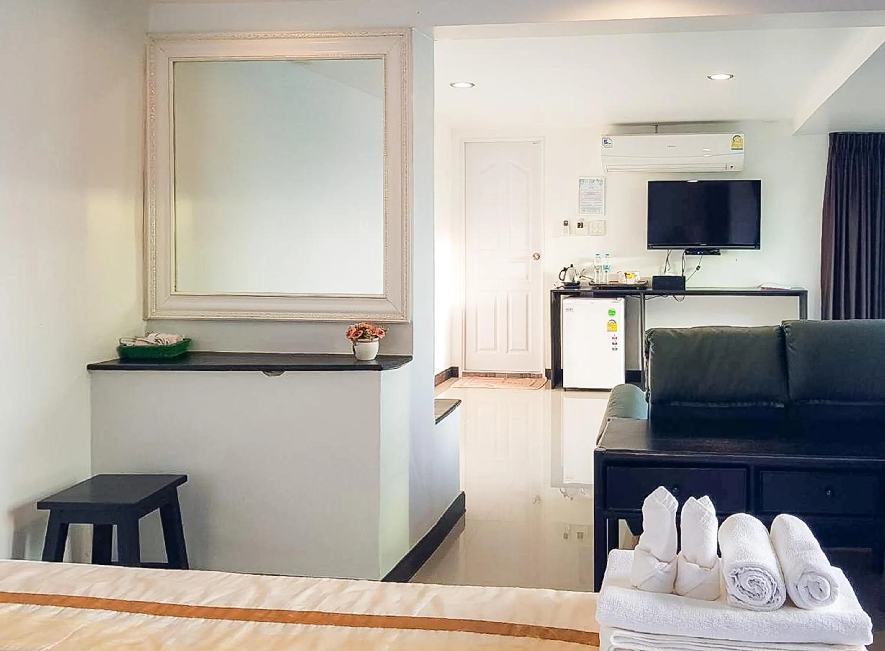 Living room, Bed in Phornpailin Riverside Resort