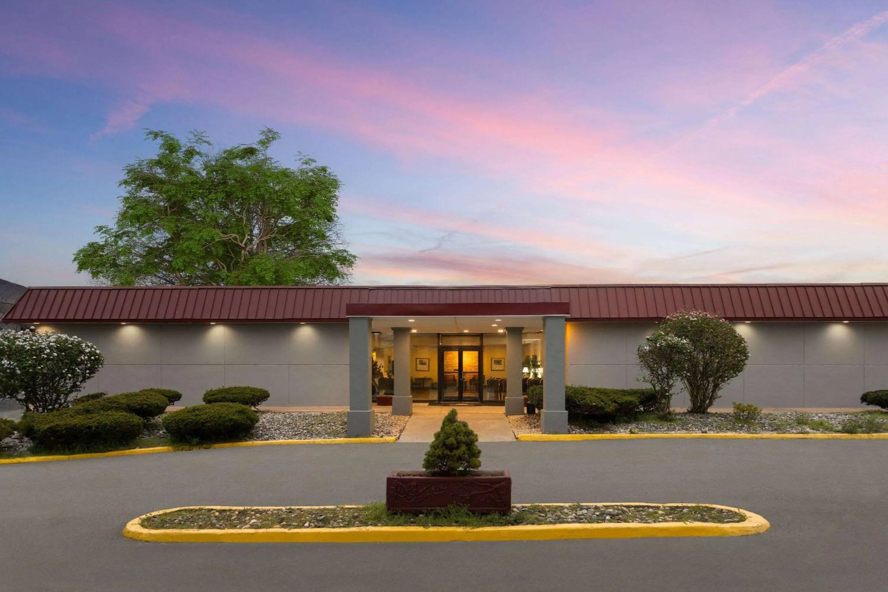 Property building in Days Inn by Wyndham Pottstown