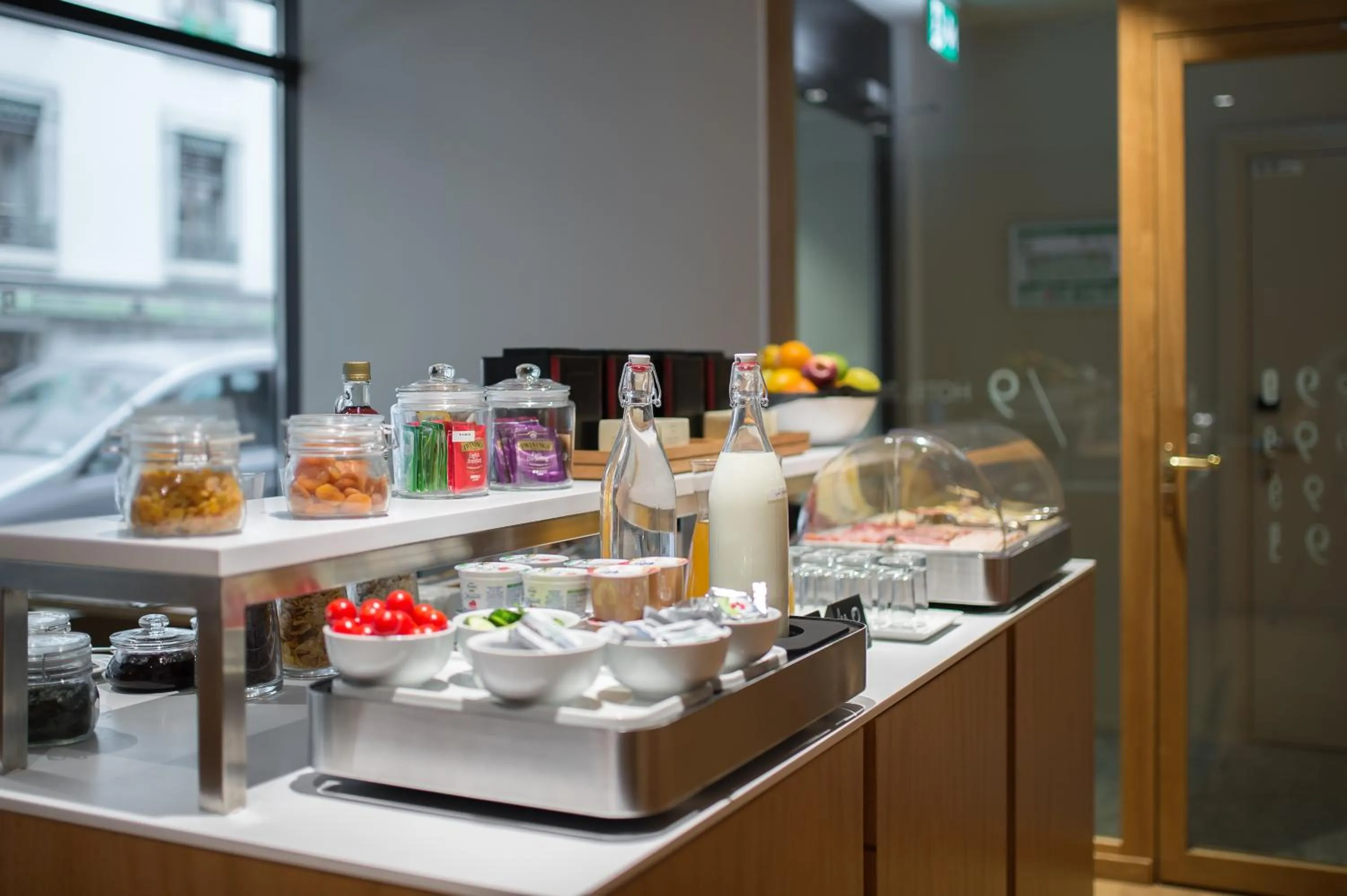 Food and drinks in 9Hotel Paquis