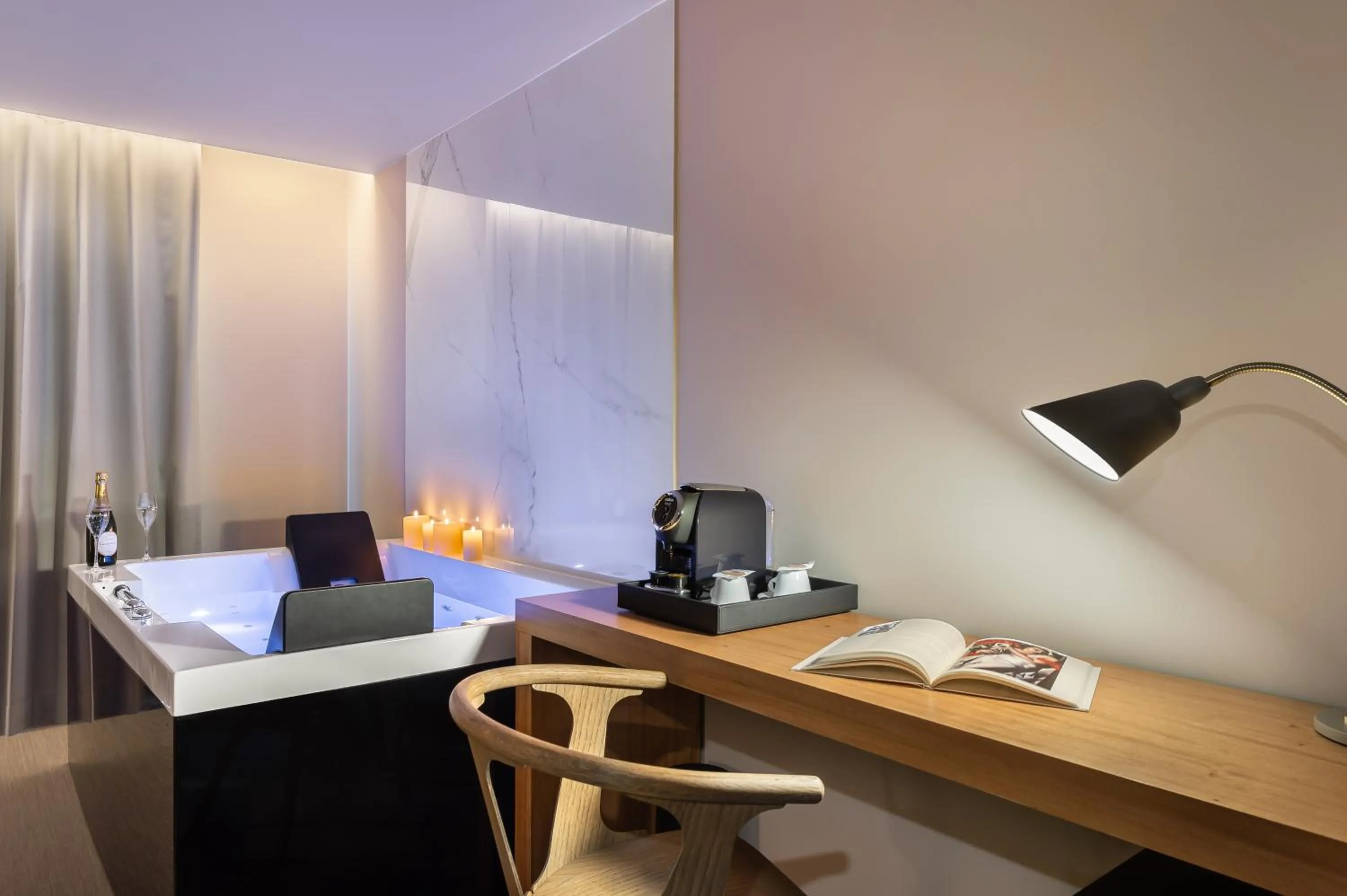 Bedroom, Bed in 9Hotel Paquis