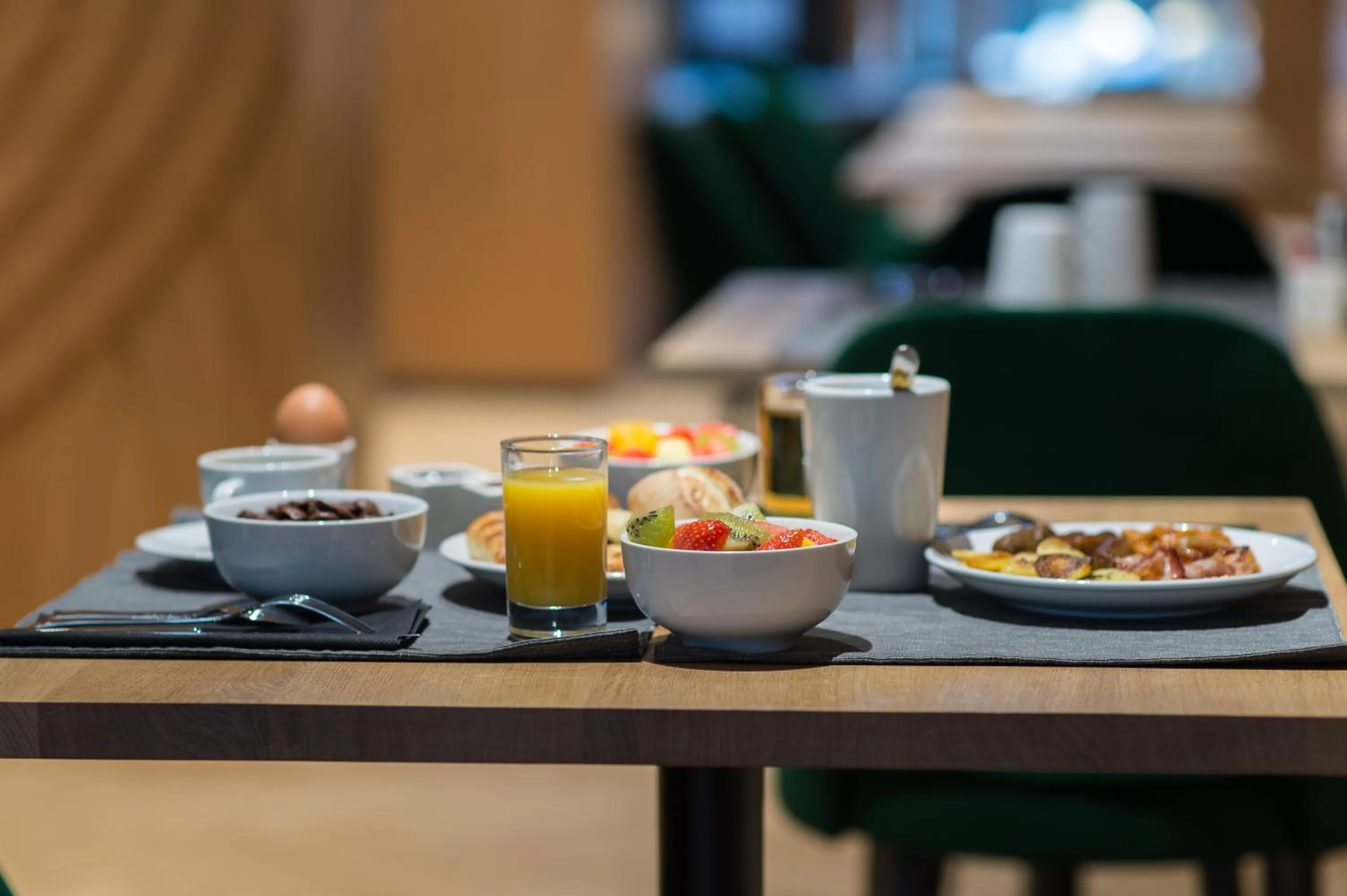 Food and drinks in 9Hotel Paquis