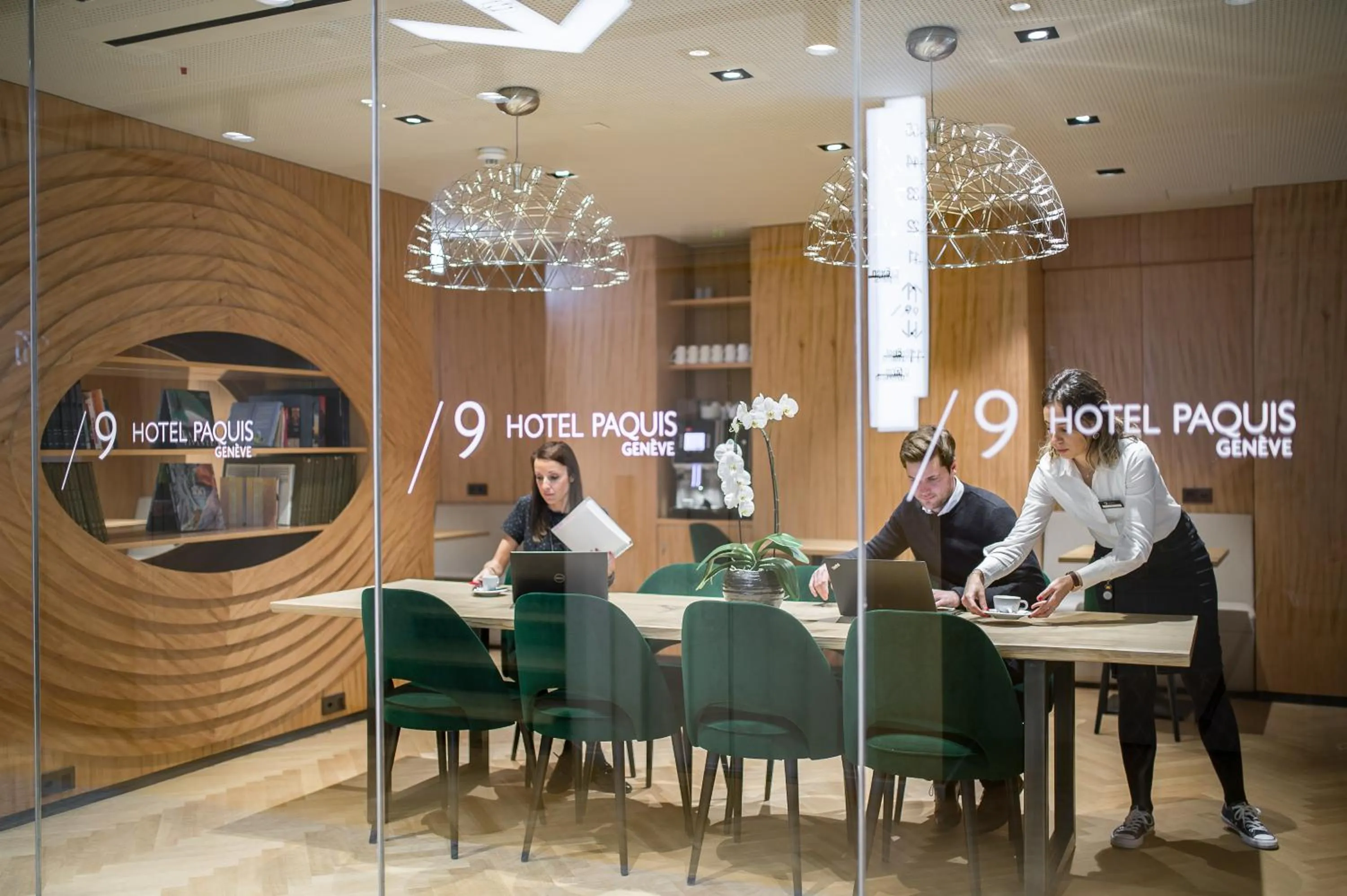 Seating area in 9Hotel Paquis