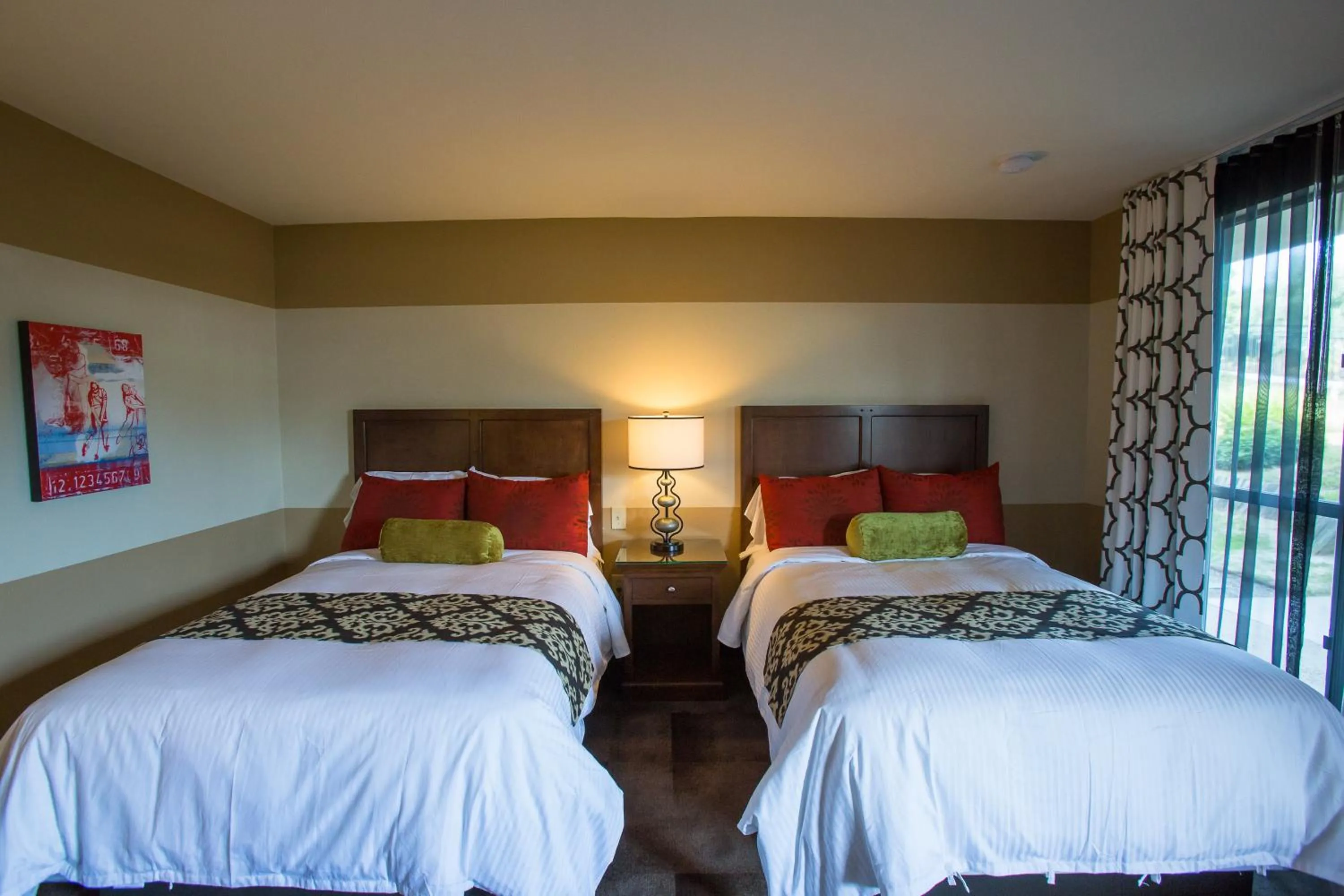 Day, Bed in Carlton Oaks Lodge, an Ascend Collection Hotel