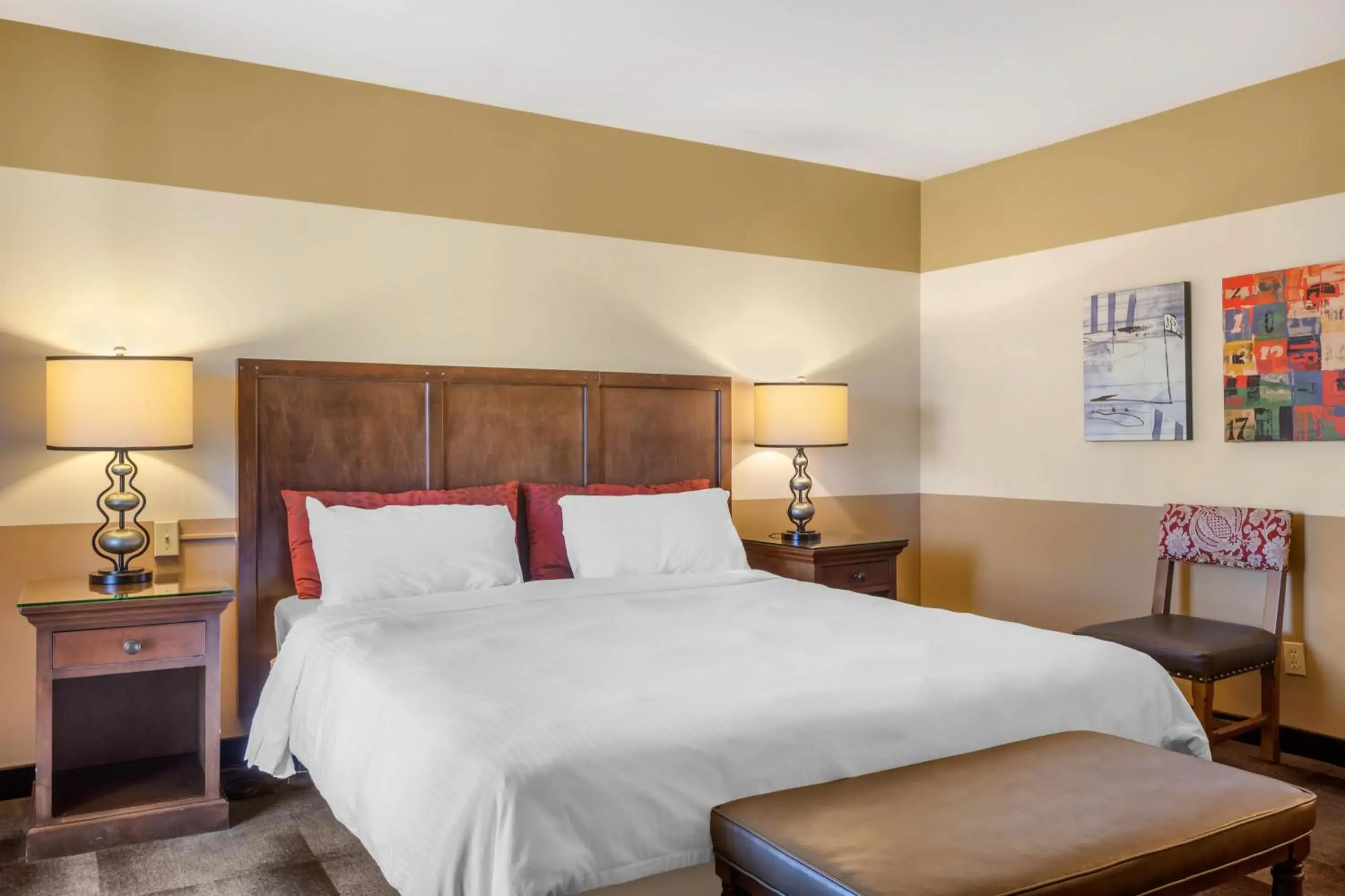 Standard Room, 1 King Bed, Golf Course View, Non-Smoking in Carlton Oaks Lodge, an Ascend Collection Hotel Standard Room, 1 King Bed, Golf Course View, Non-Smoking in Carlton Oaks Lodge, an Ascend Collection Hotel