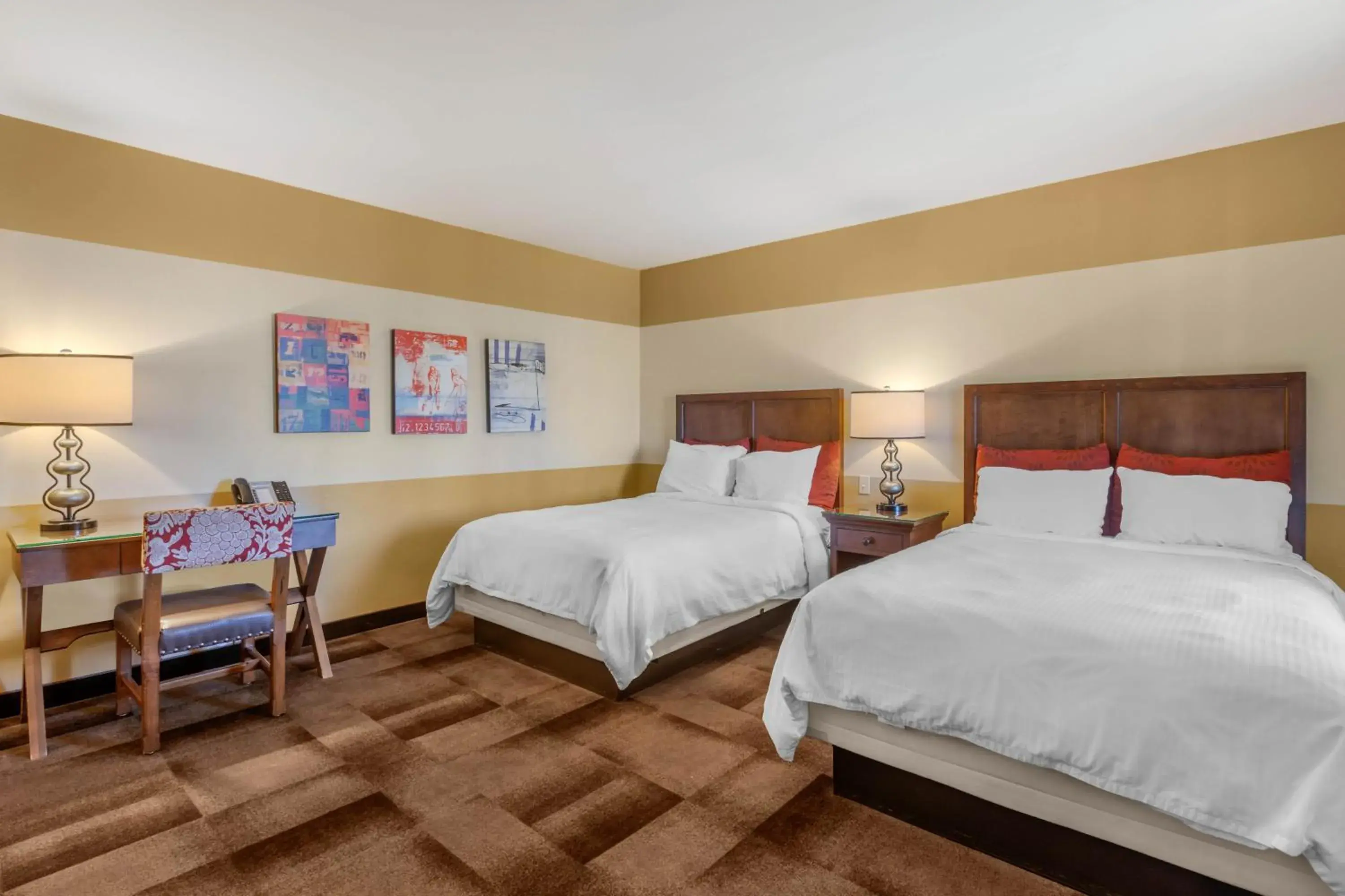 Standard Room, 2 Double Beds, Golf Course View, Non-Smoking in Carlton Oaks Lodge, an Ascend Collection Hotel Standard Room, 2 Double Beds, Golf Course View, Non-Smoking in Carlton Oaks Lodge, an Ascend Collection Hotel