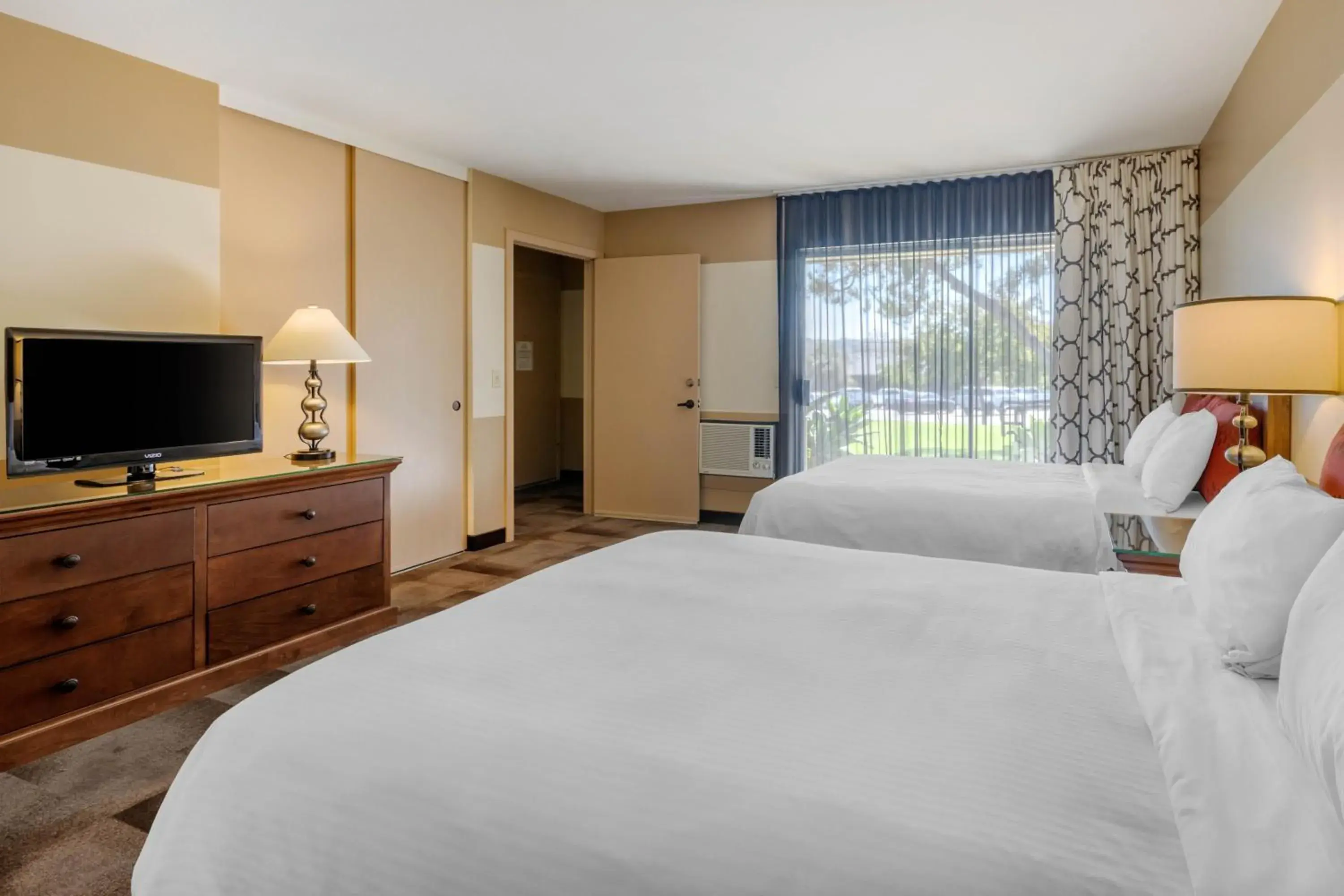 Suite, 2 Double Beds, Living Room and Kitchen, Non-Smoking in Carlton Oaks Lodge, an Ascend Collection Hotel Suite, 2 Double Beds, Living Room and Kitchen, Non-Smoking in Carlton Oaks Lodge, an Ascend Collection Hotel