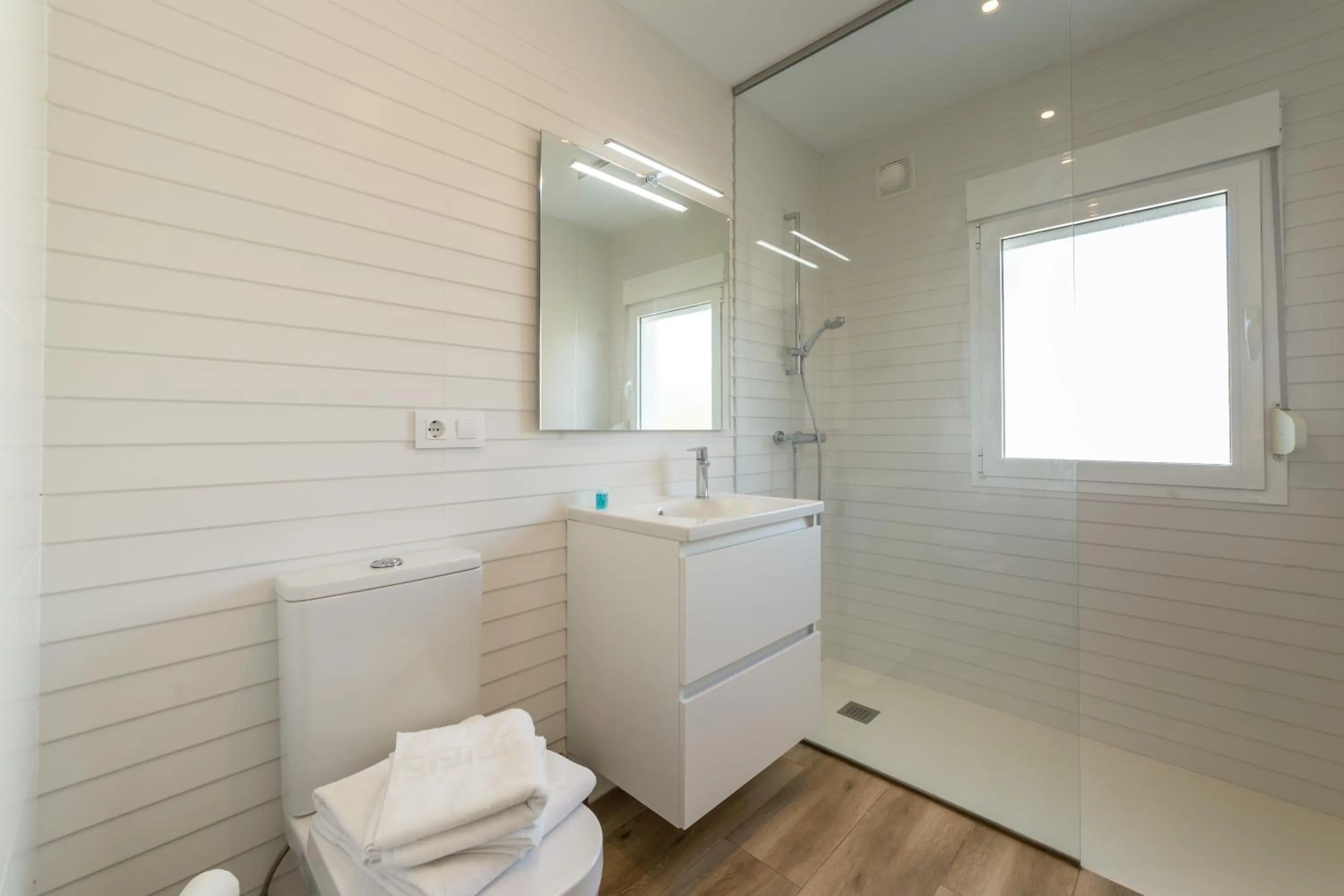 Shower in Travel Habitat Benicassim