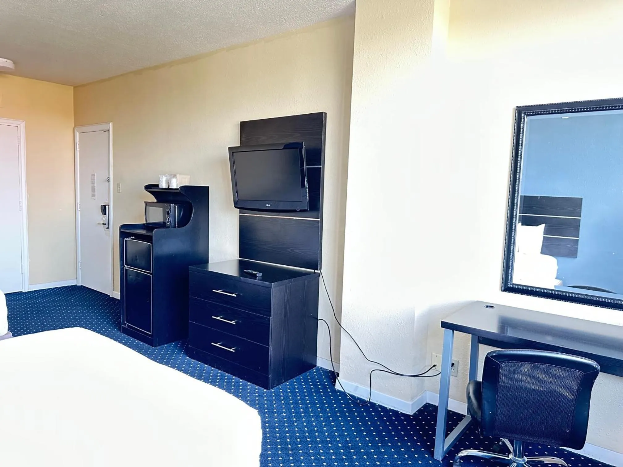 TV and multimedia, Bed in Inn at Lebanon - Hershey & Manheim area