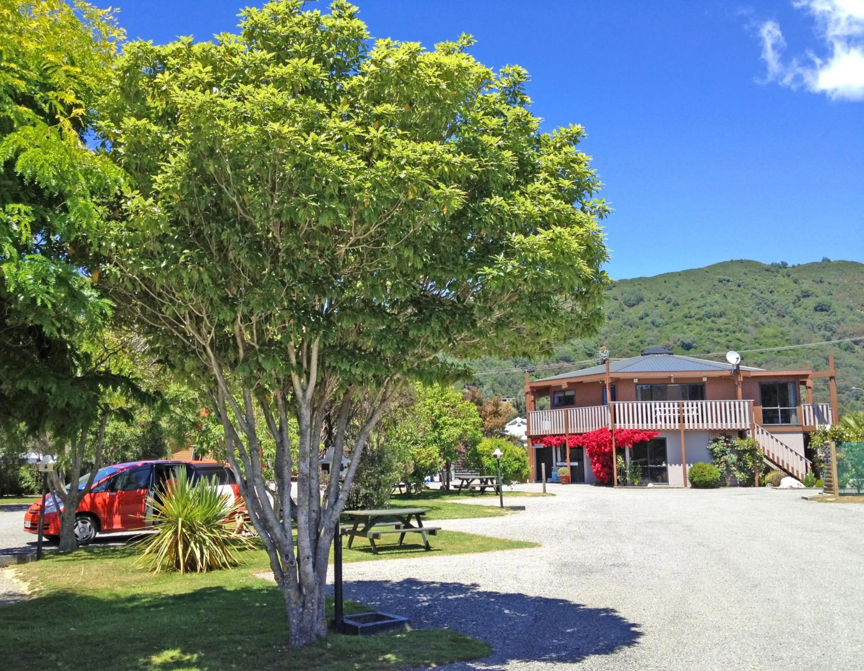 Area and facilities in Picton Campervan Park