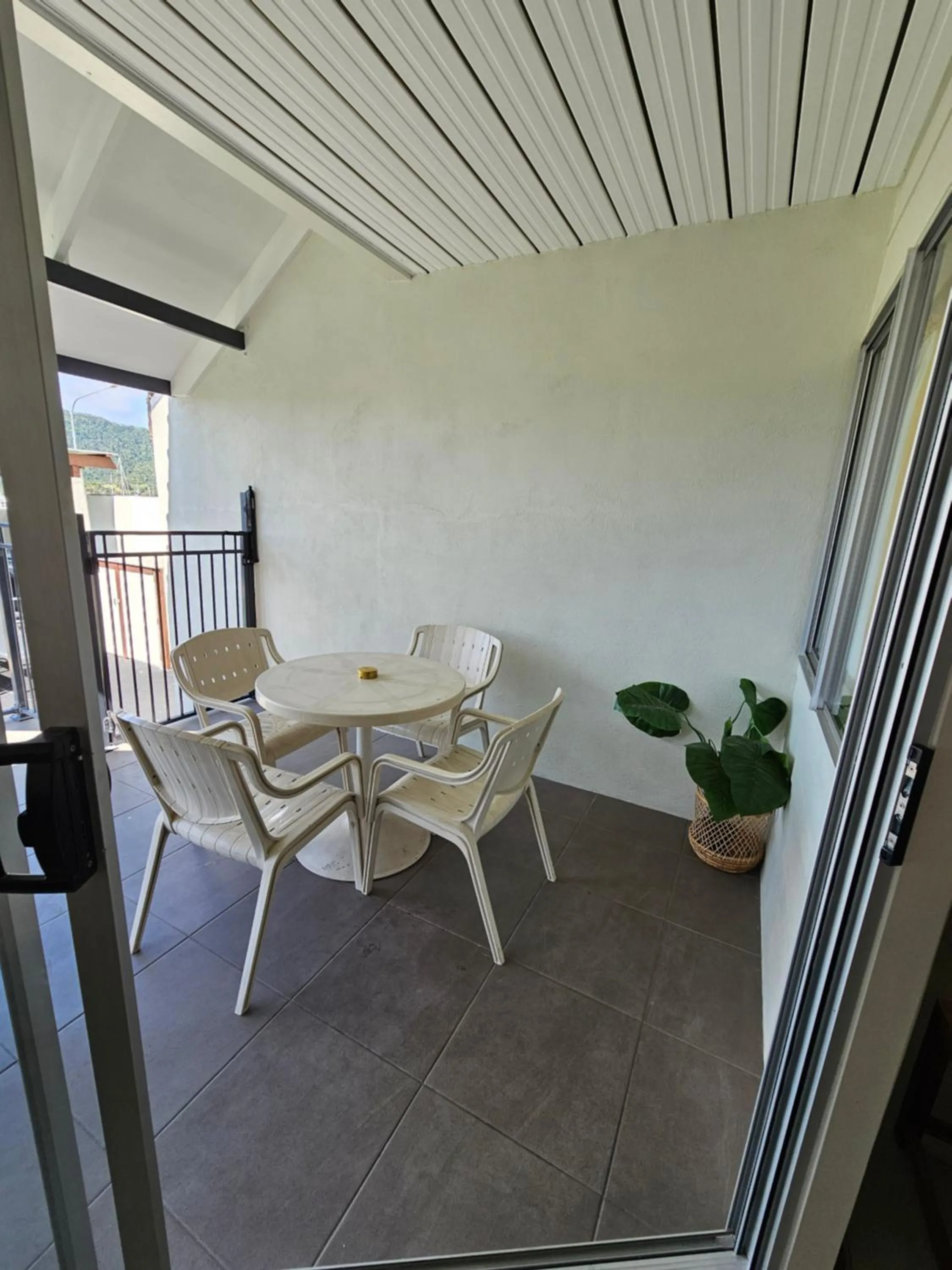 Balcony/Terrace in Airlie Seaview Apartments