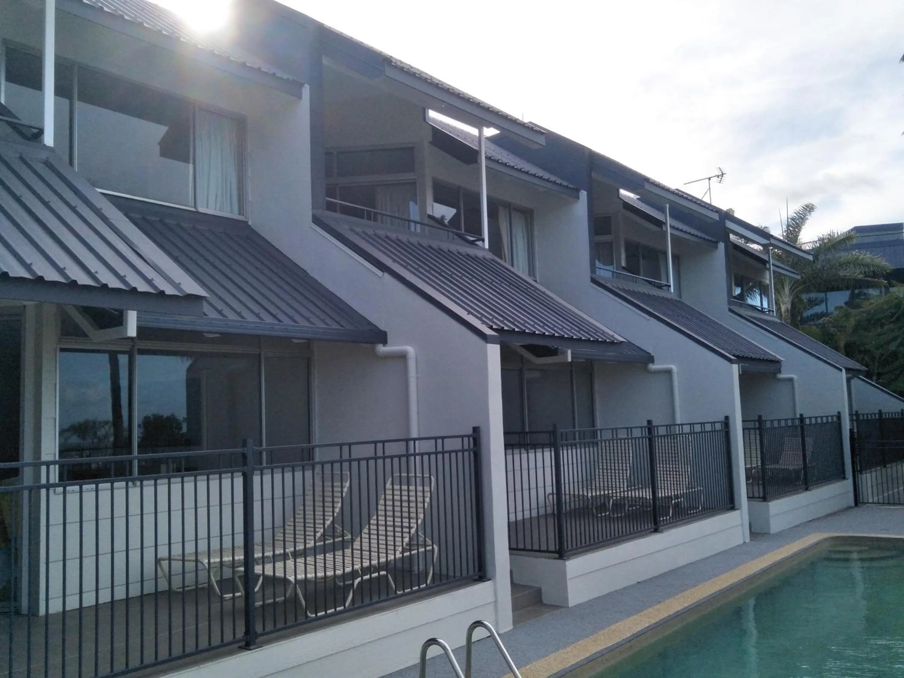 Property building in Airlie Seaview Apartments