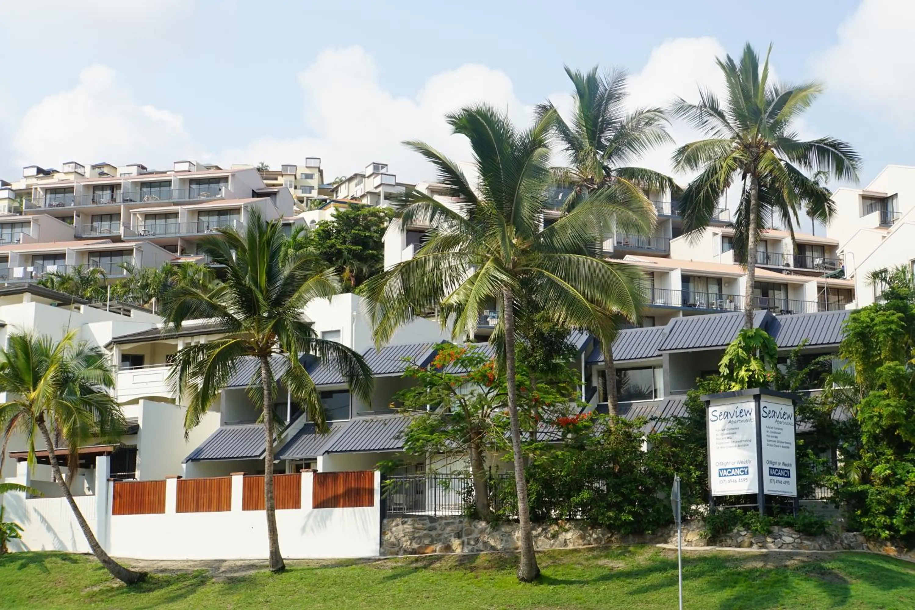 Property building in Airlie Seaview Apartments