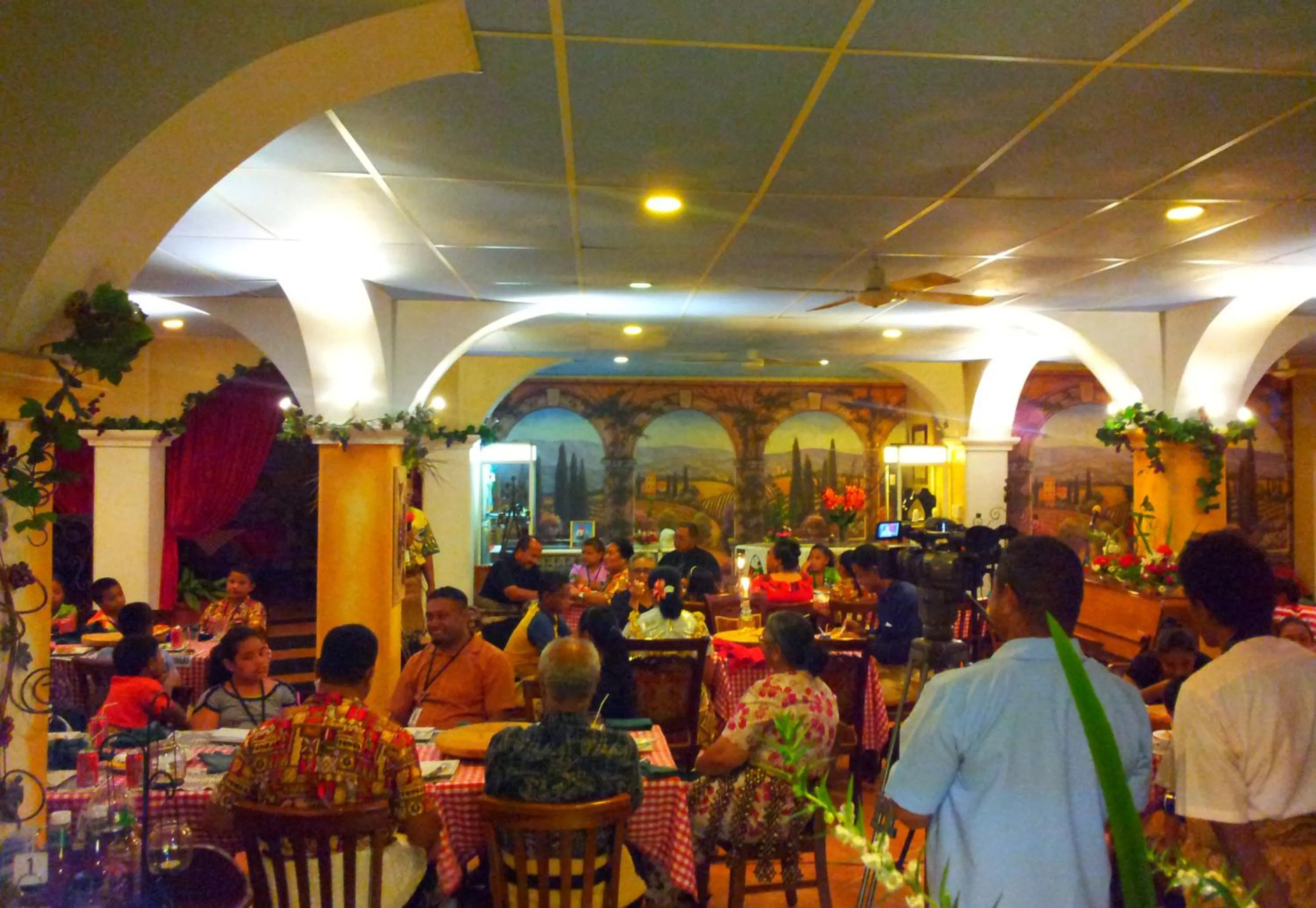 Restaurant/places to eat in Little Italy Hotel