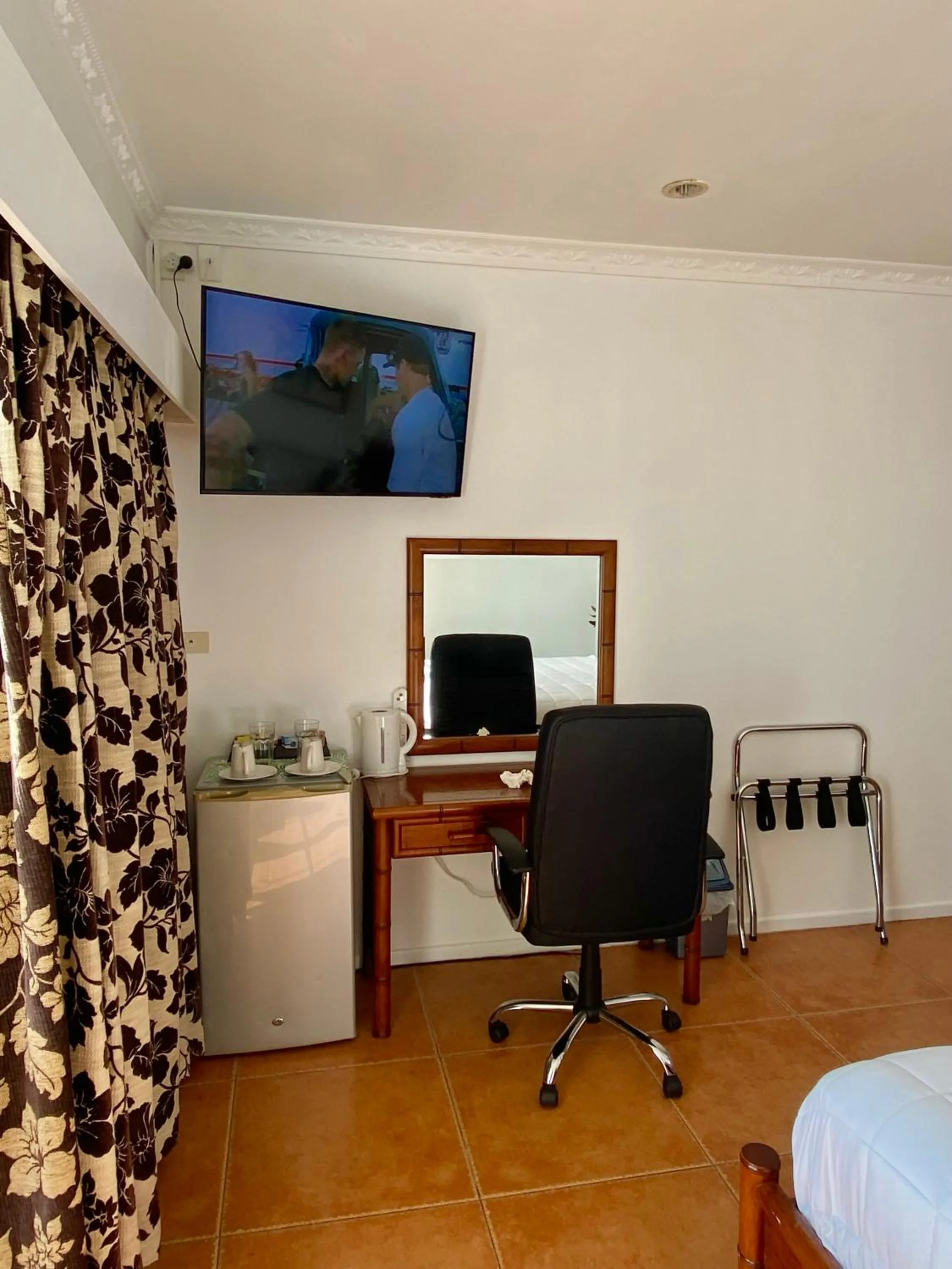 TV and multimedia in Little Italy Hotel