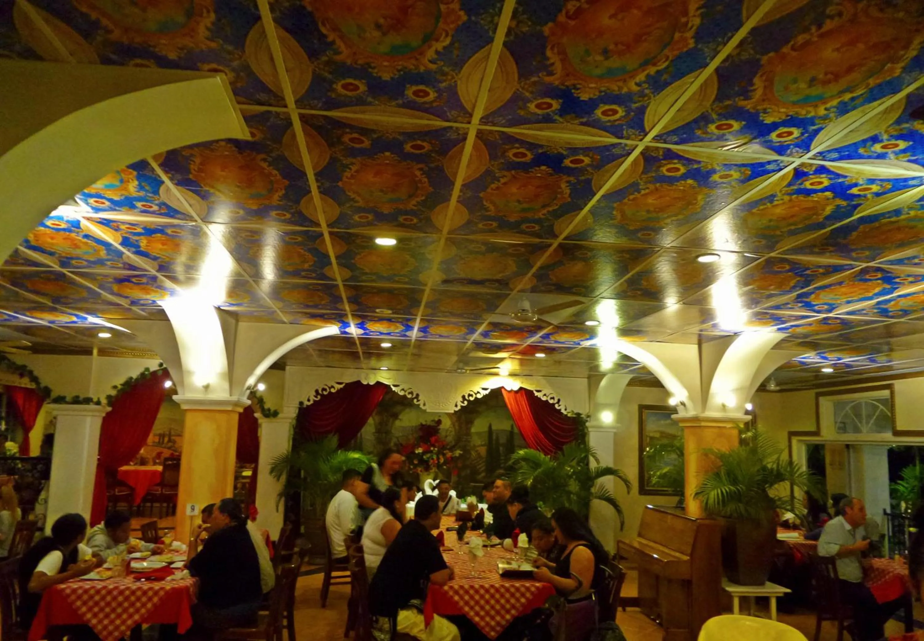 Restaurant/places to eat in Little Italy Hotel