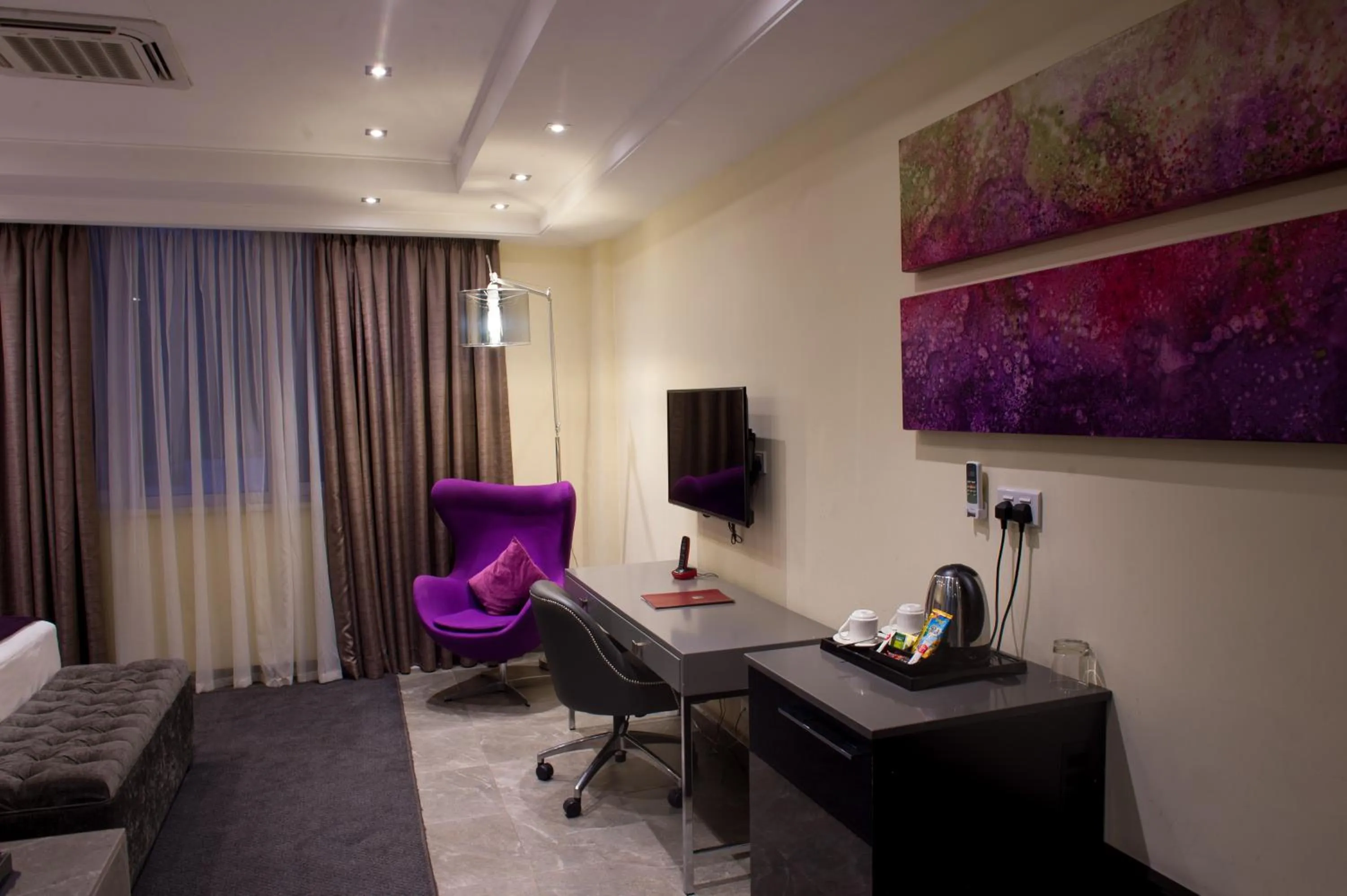 Bedroom in The Francis Hotel