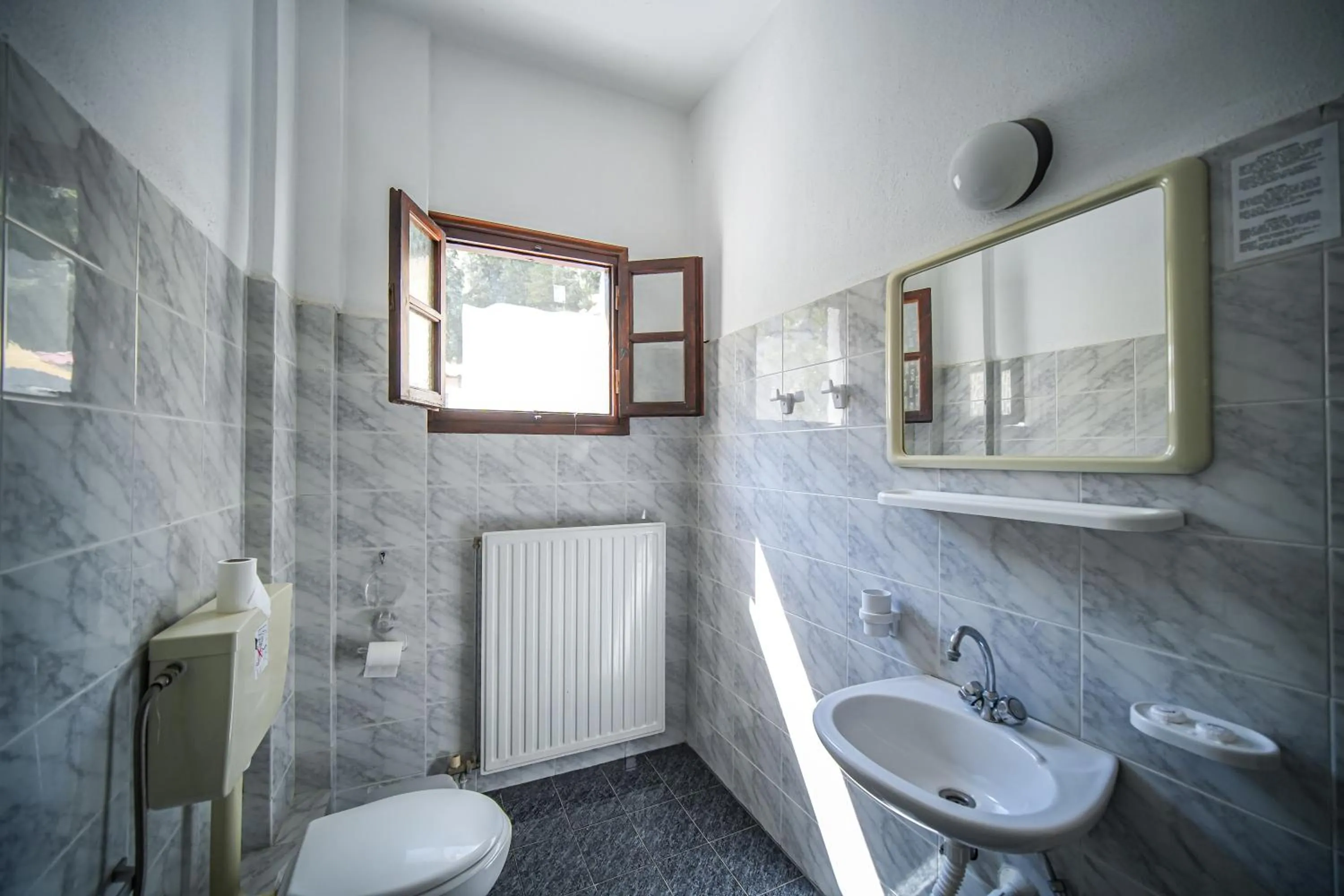 Shower in Hotel Hagiati