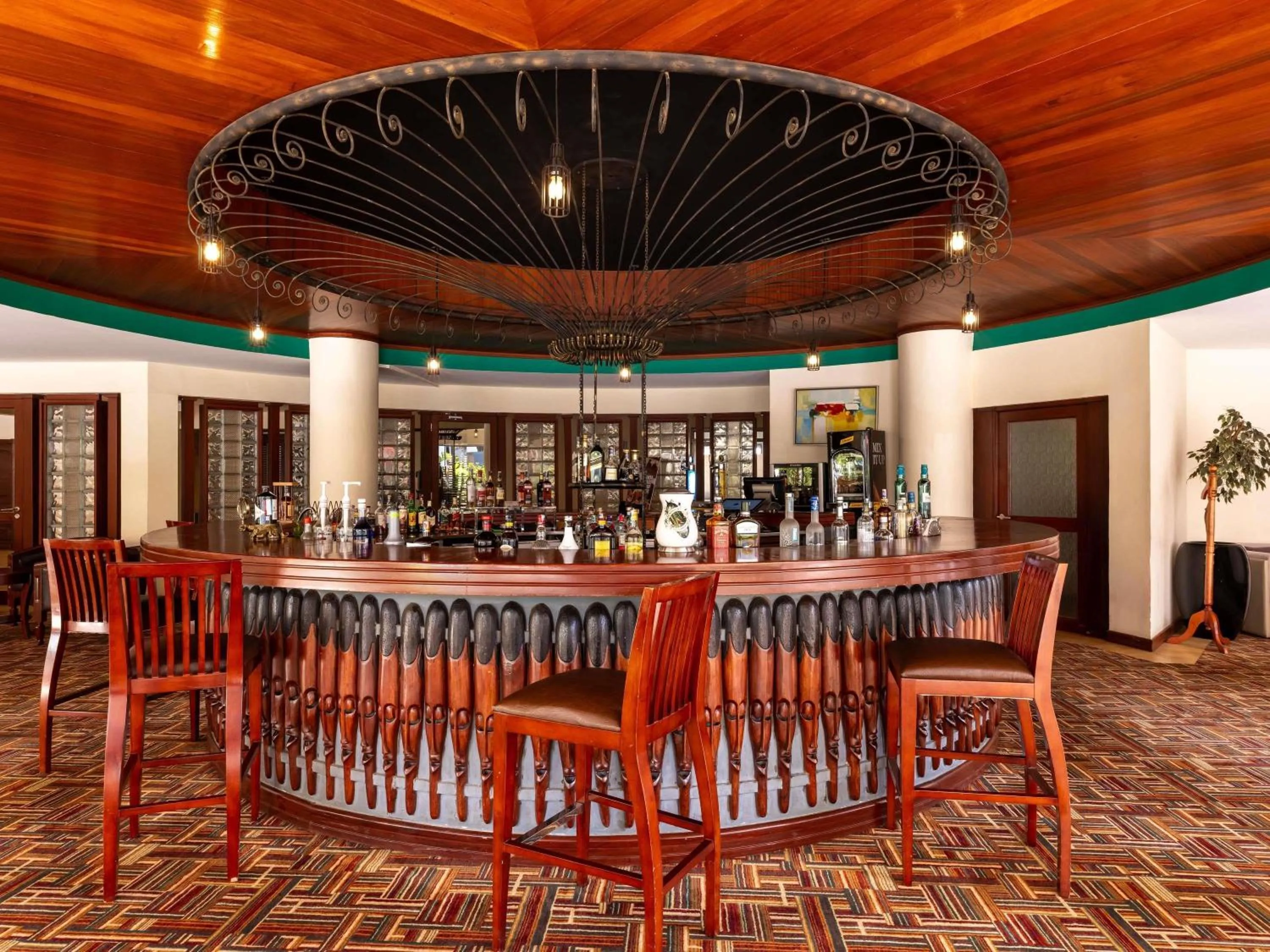 Lounge or bar in Mövenpick Hotel & Residences Nairobi