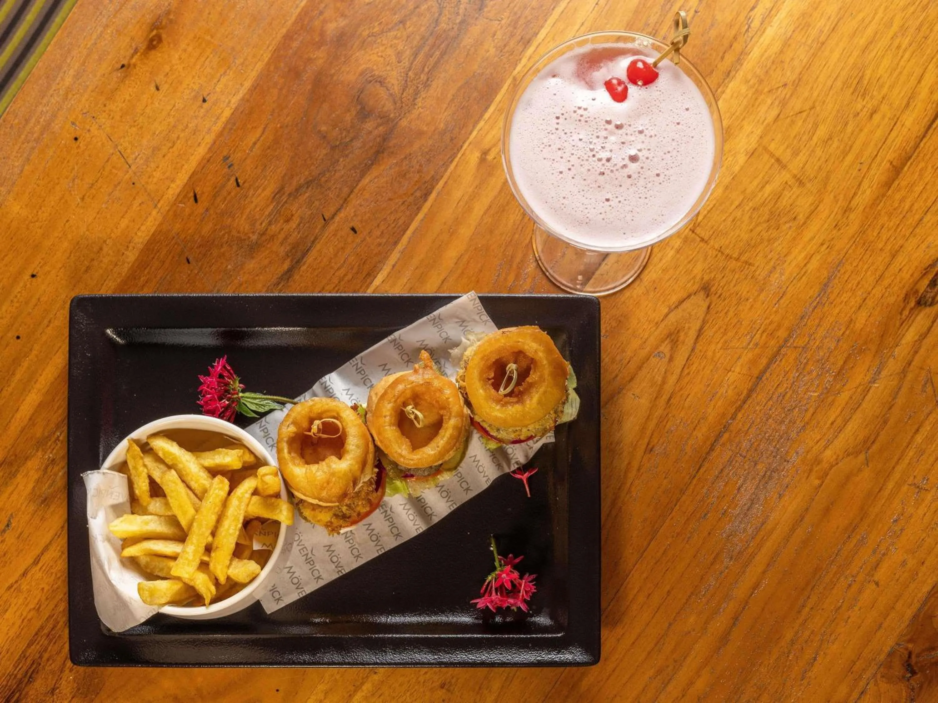 Lounge or bar in Mövenpick Hotel & Residences Nairobi