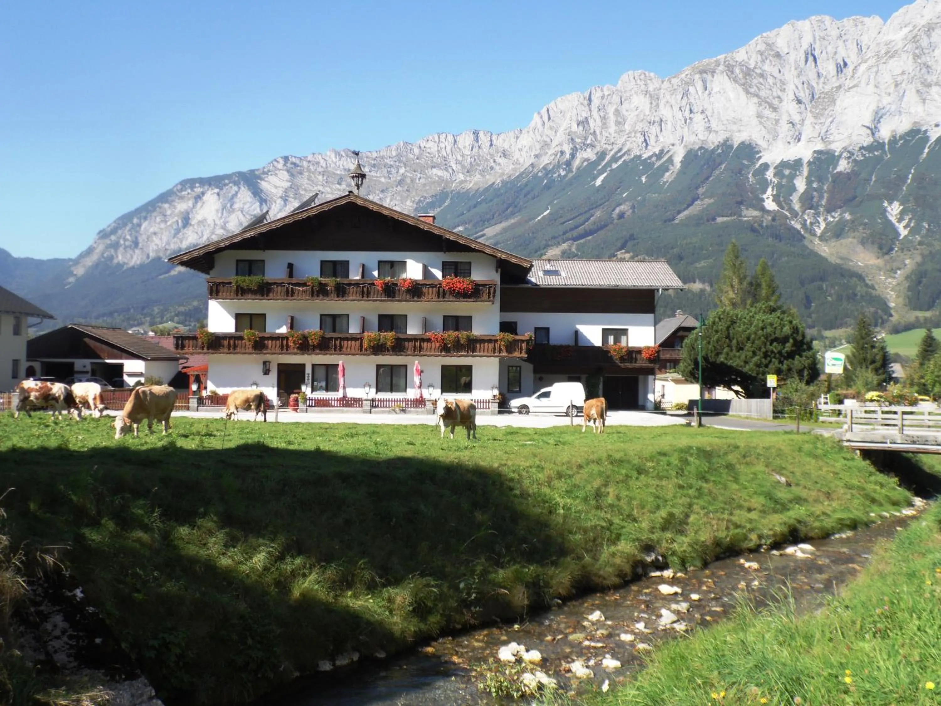 Facade/entrance in Pension Tilly