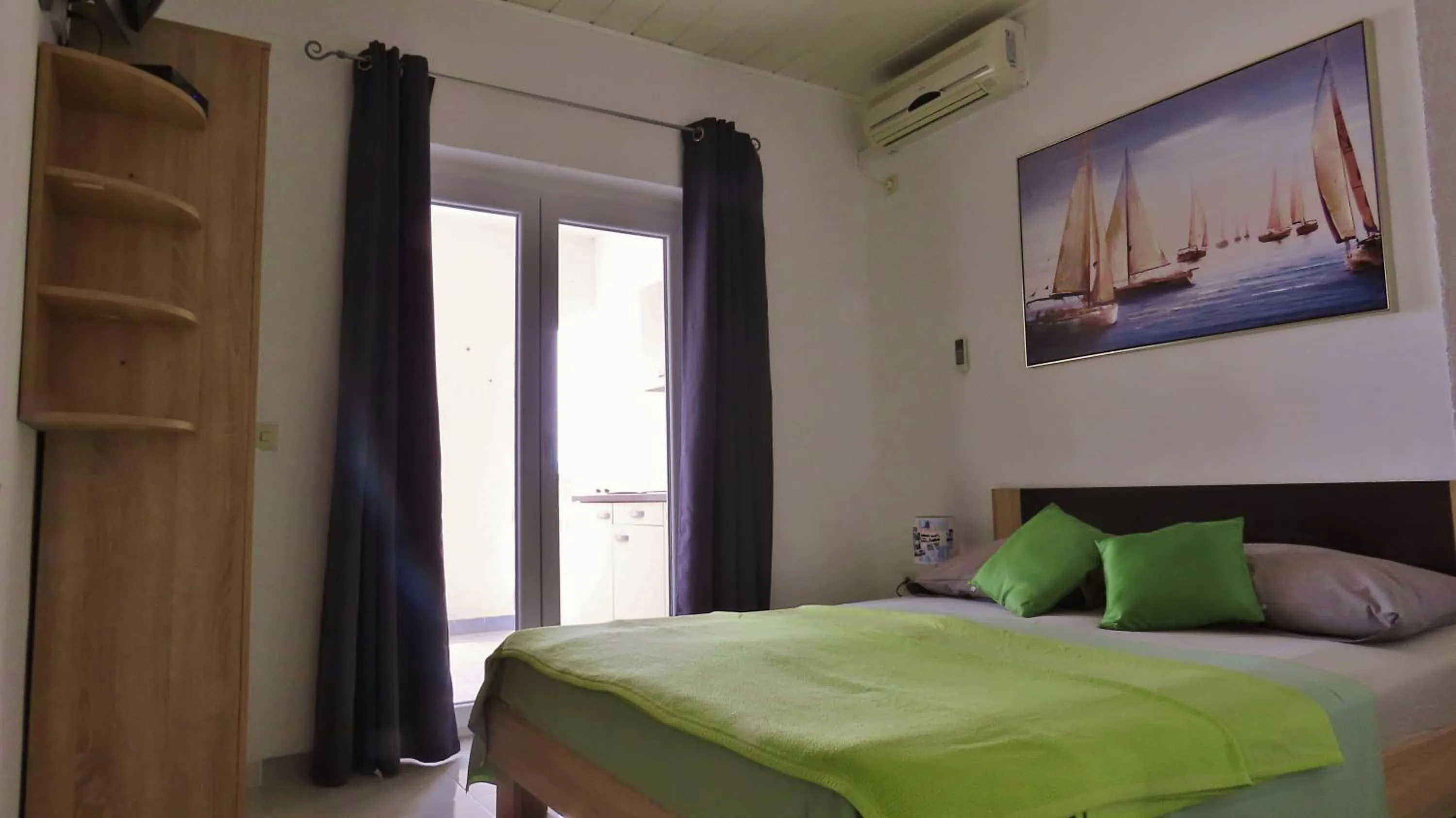 Photo of the whole room, Bed in Villa Ana