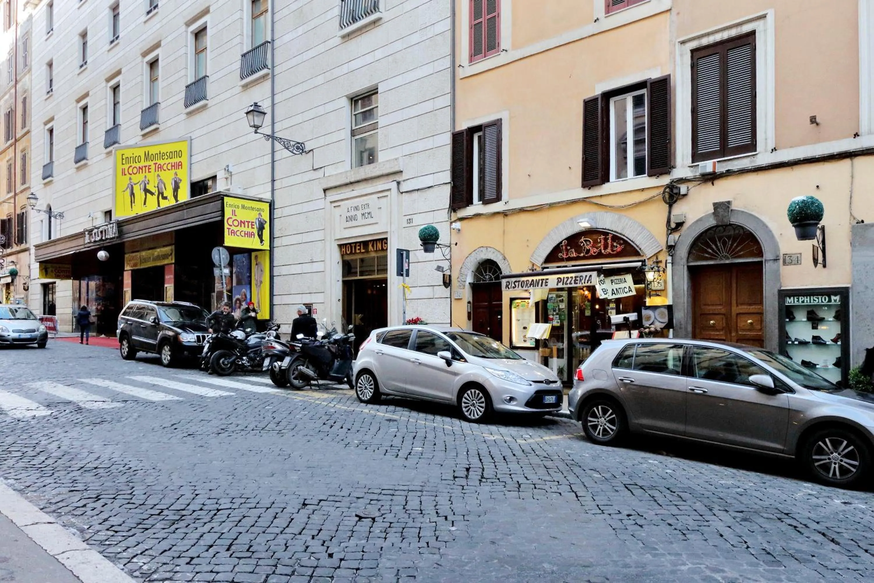 Facade/entrance in Sistina 2