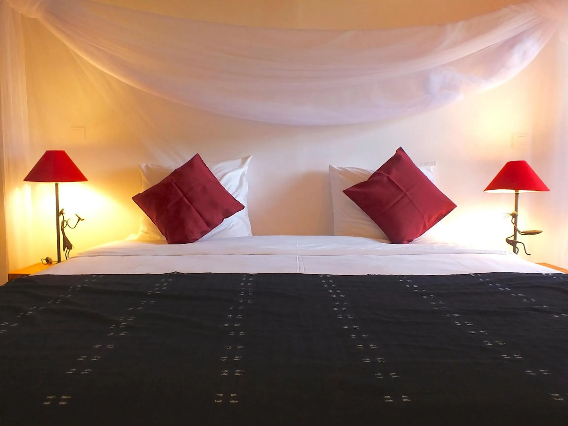 Bedroom, Bed in Hôtel Kadiandoumagne