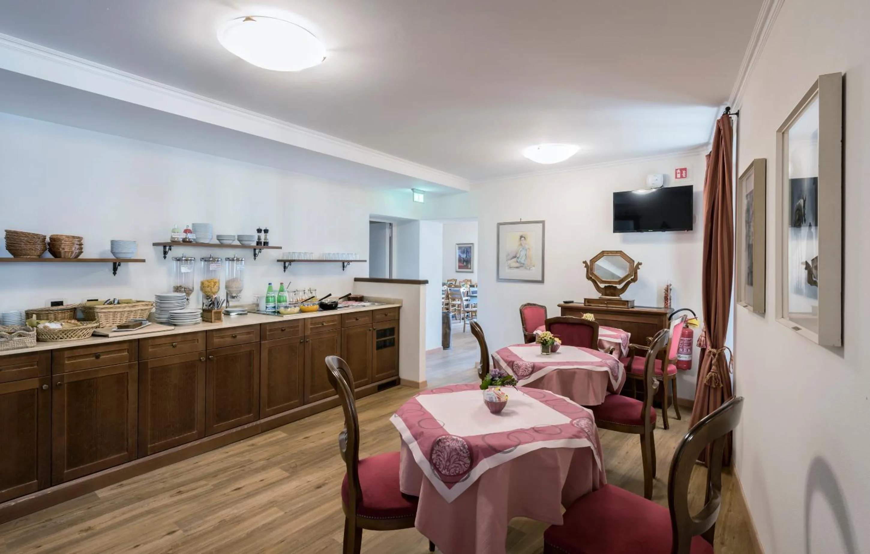 Continental breakfast in Hotel Garni Corona