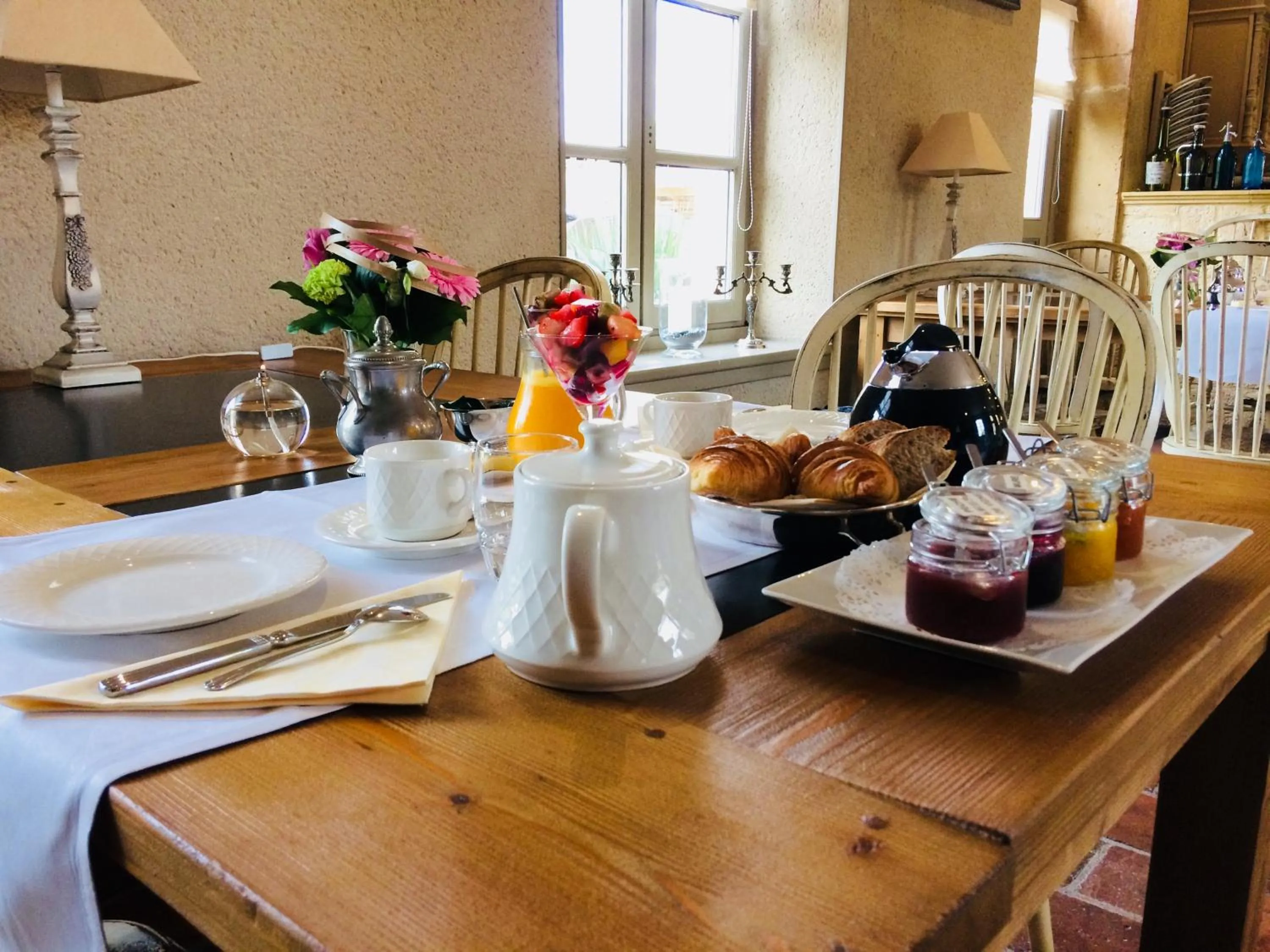 Breakfast in Chateau d'Origny, Chambres d'hotes et Restaurant Gastronomique