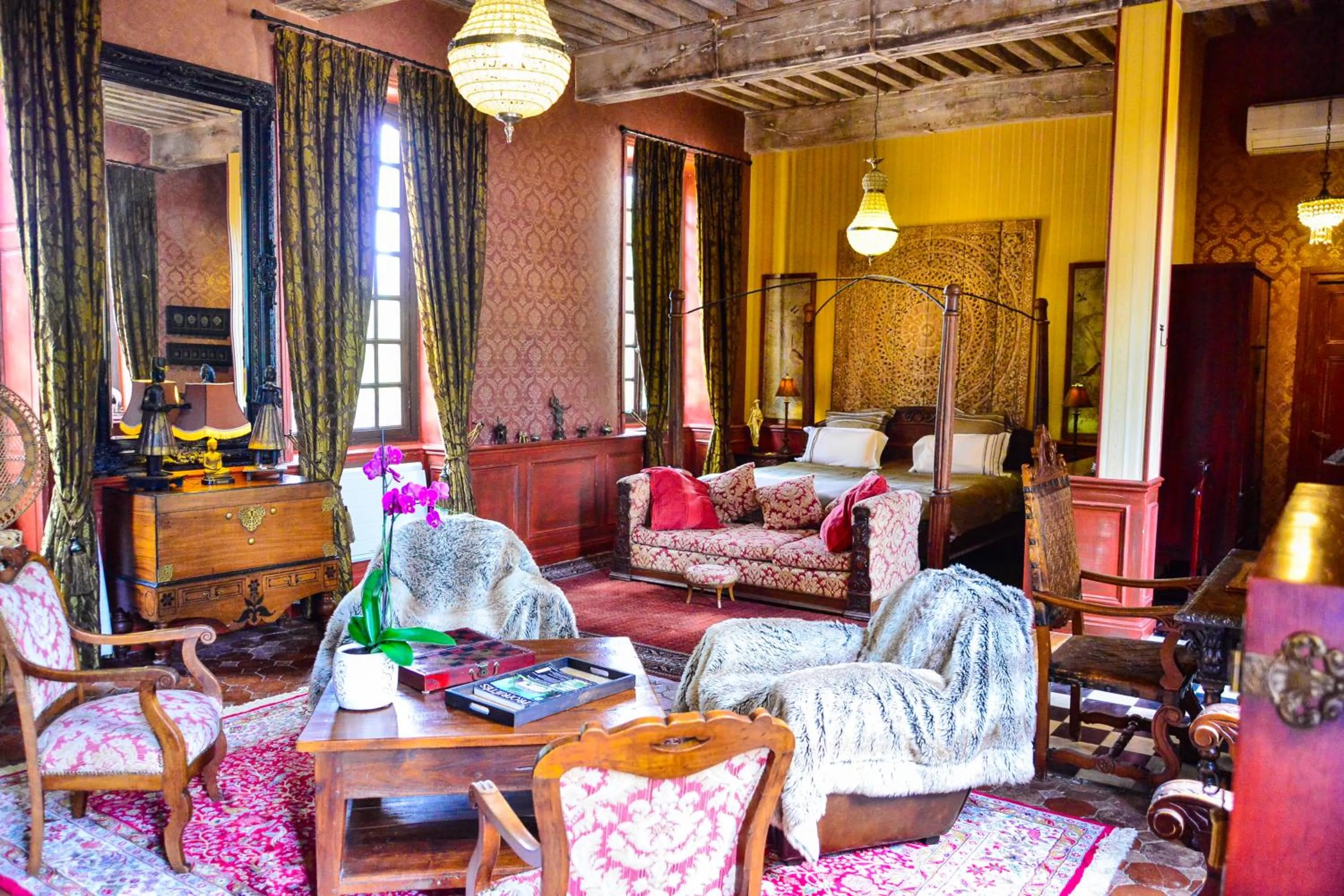 Photo of the whole room in Chateau d'Origny, Chambres d'hotes et Restaurant Gastronomique