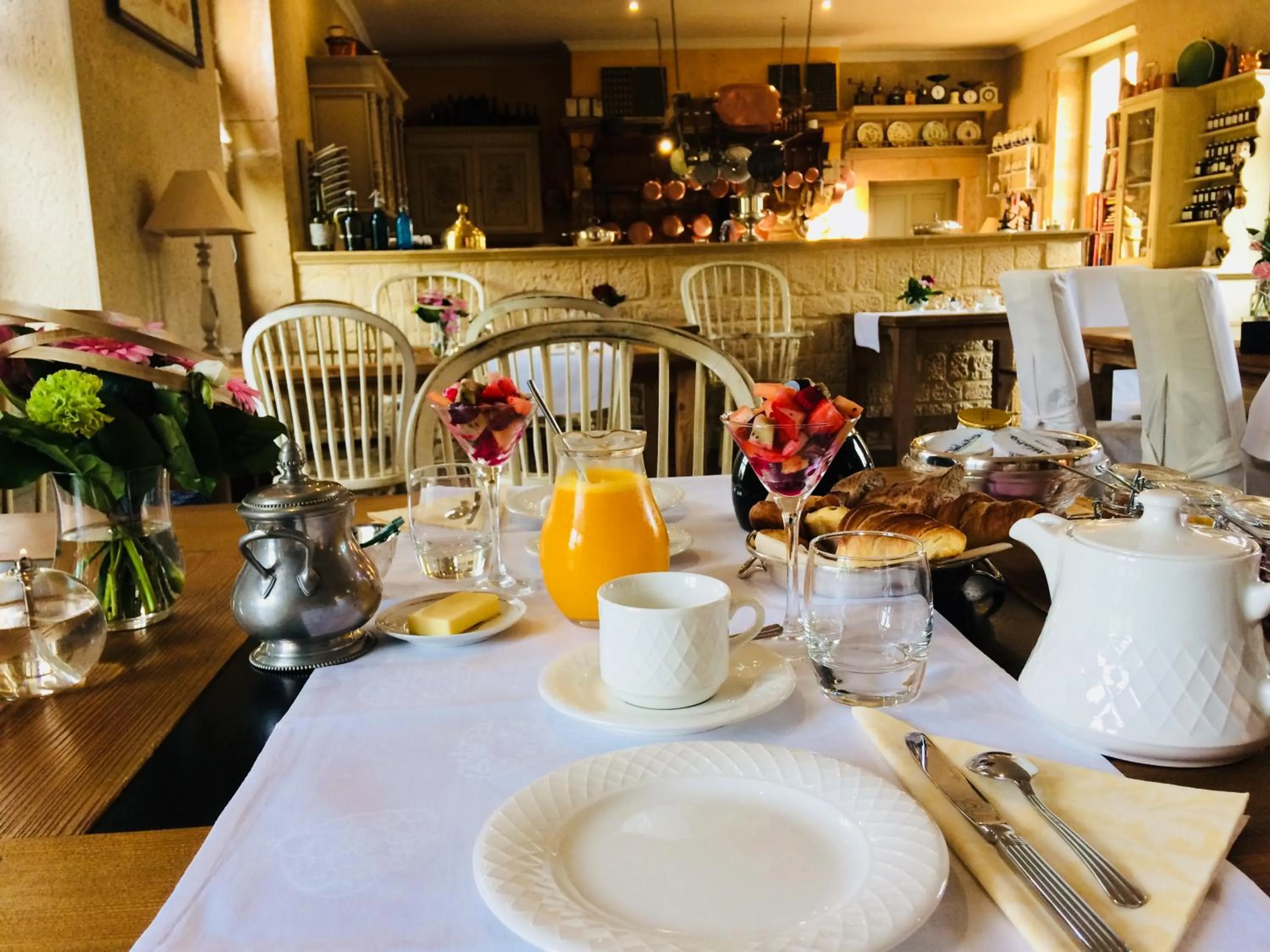 Breakfast in Chateau d'Origny, Chambres d'hotes et Restaurant Gastronomique