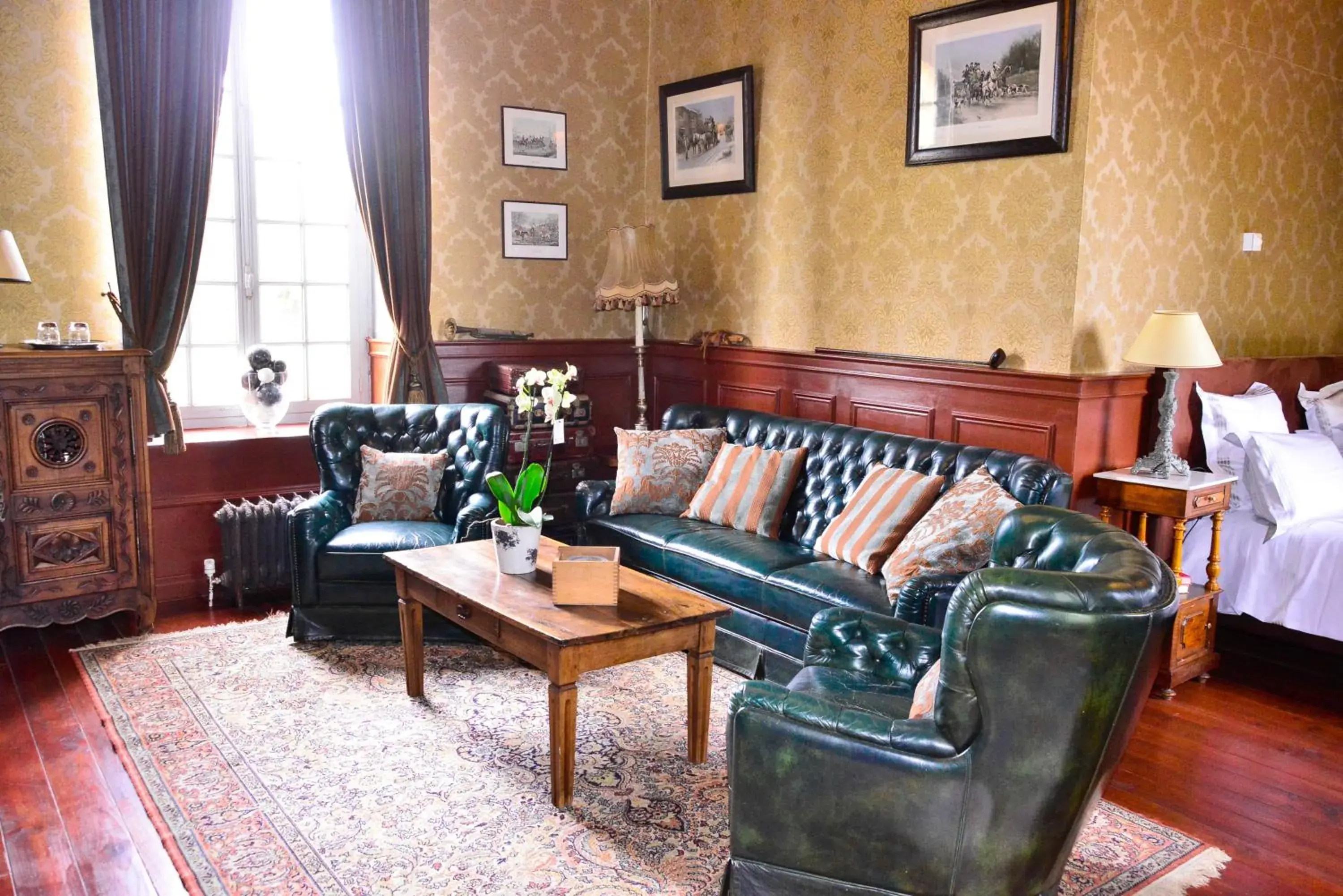 Anglaise Suite in Chateau d'Origny, Chambres d'hotes et Restaurant Gastronomique Anglaise Suite in Chateau d'Origny, Chambres d'hotes et Restaurant Gastronomique