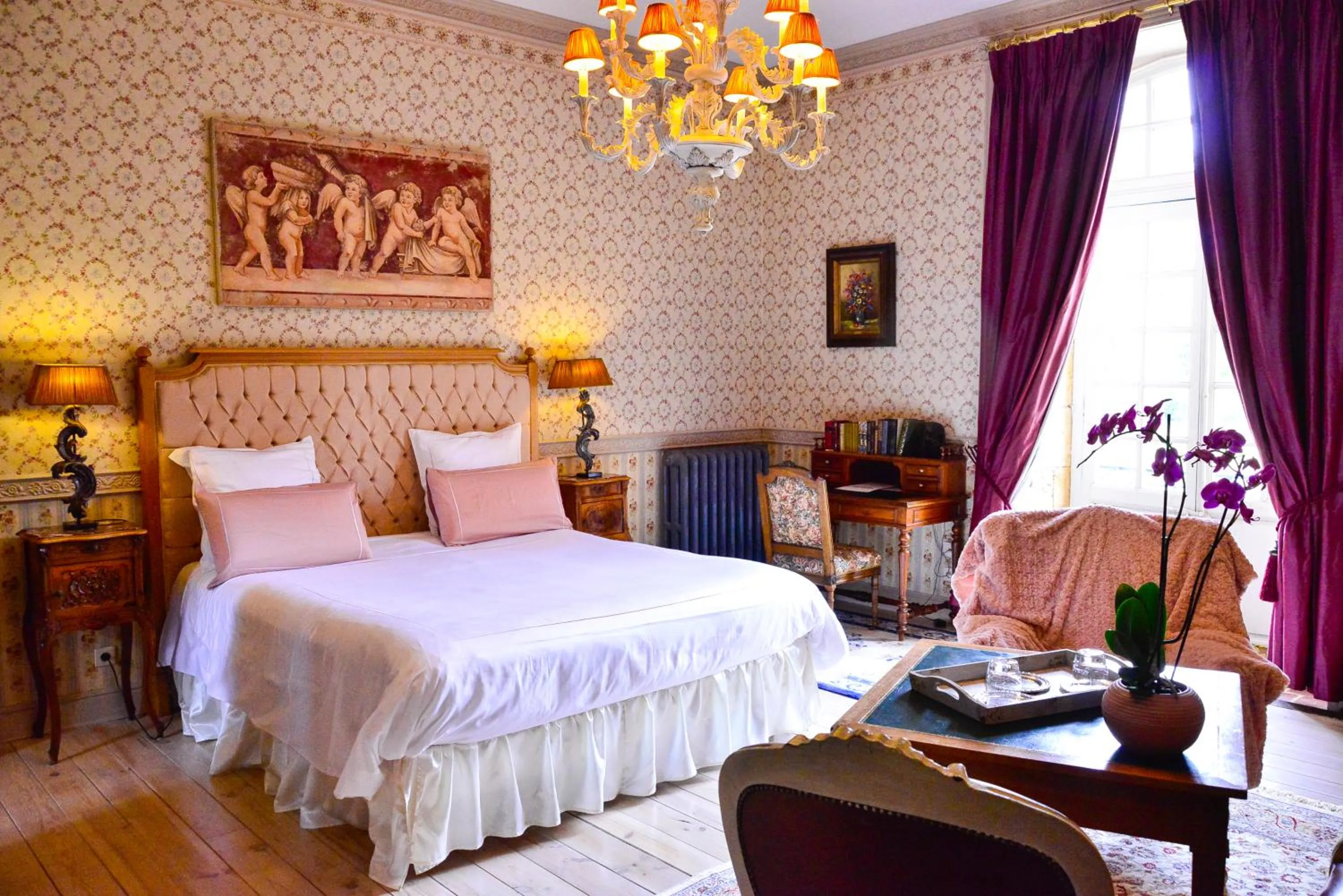 Bed in Chateau d'Origny, Chambres d'hotes et Restaurant Gastronomique