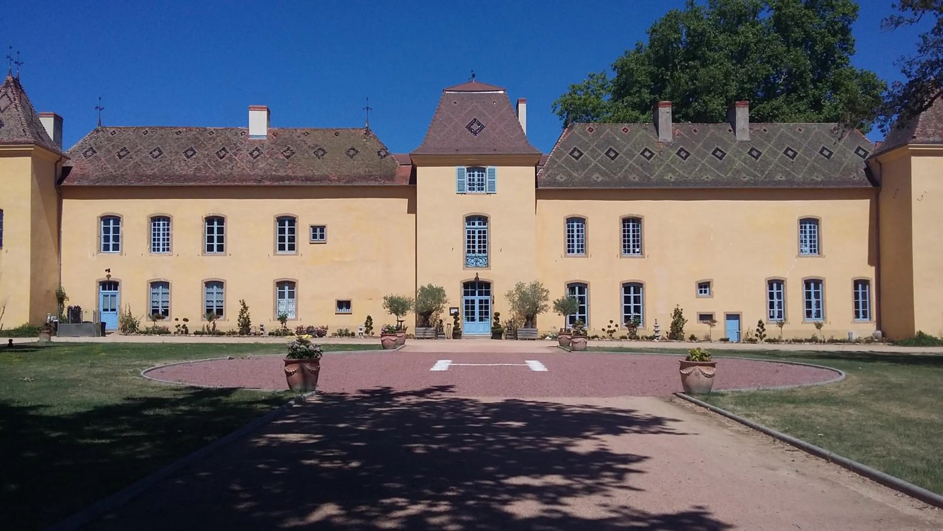 Property building in Chateau d'Origny, Chambres d'hotes et Restaurant Gastronomique