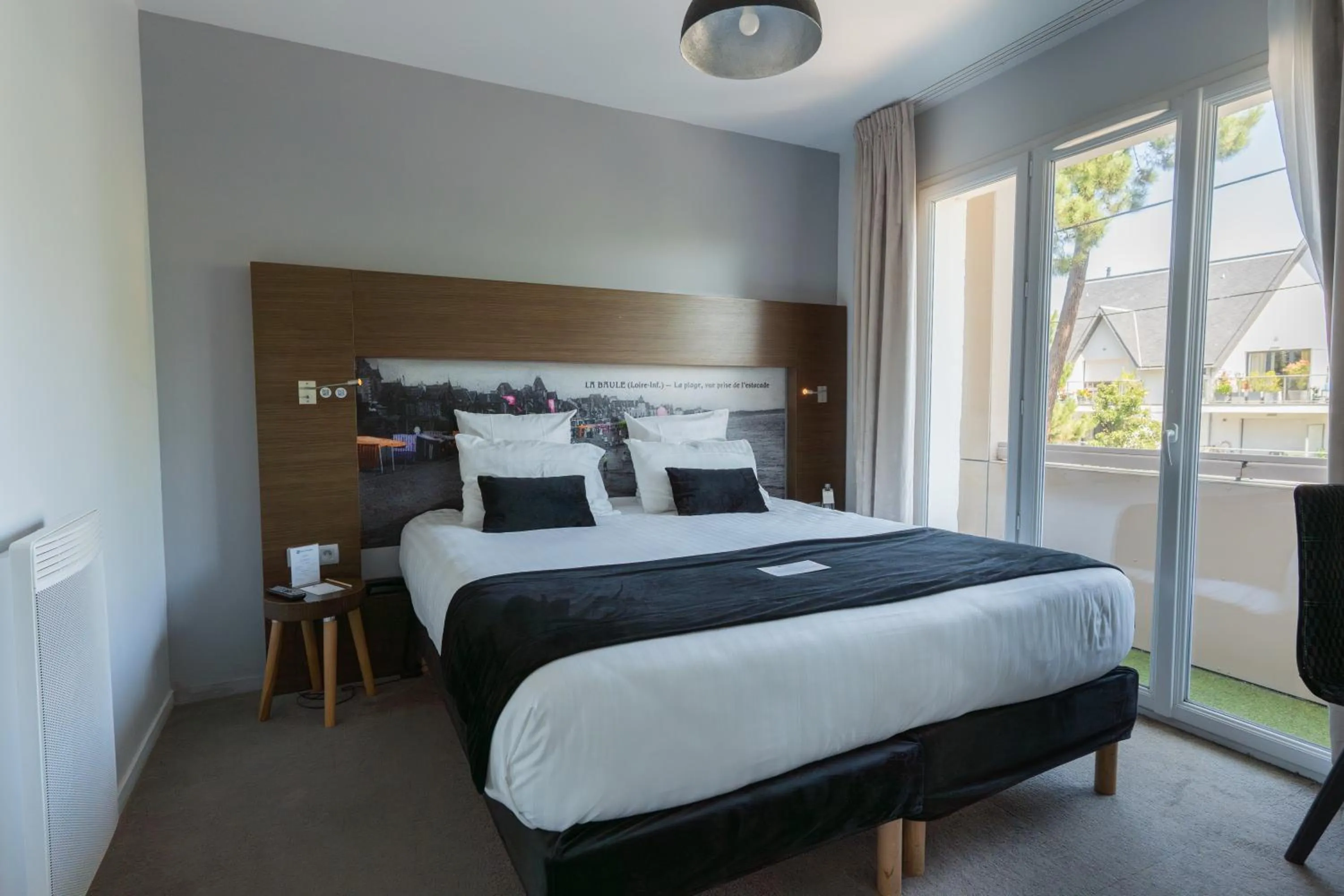 Photo of the whole room, Bed in Best Western Hôtel Garden and Spa