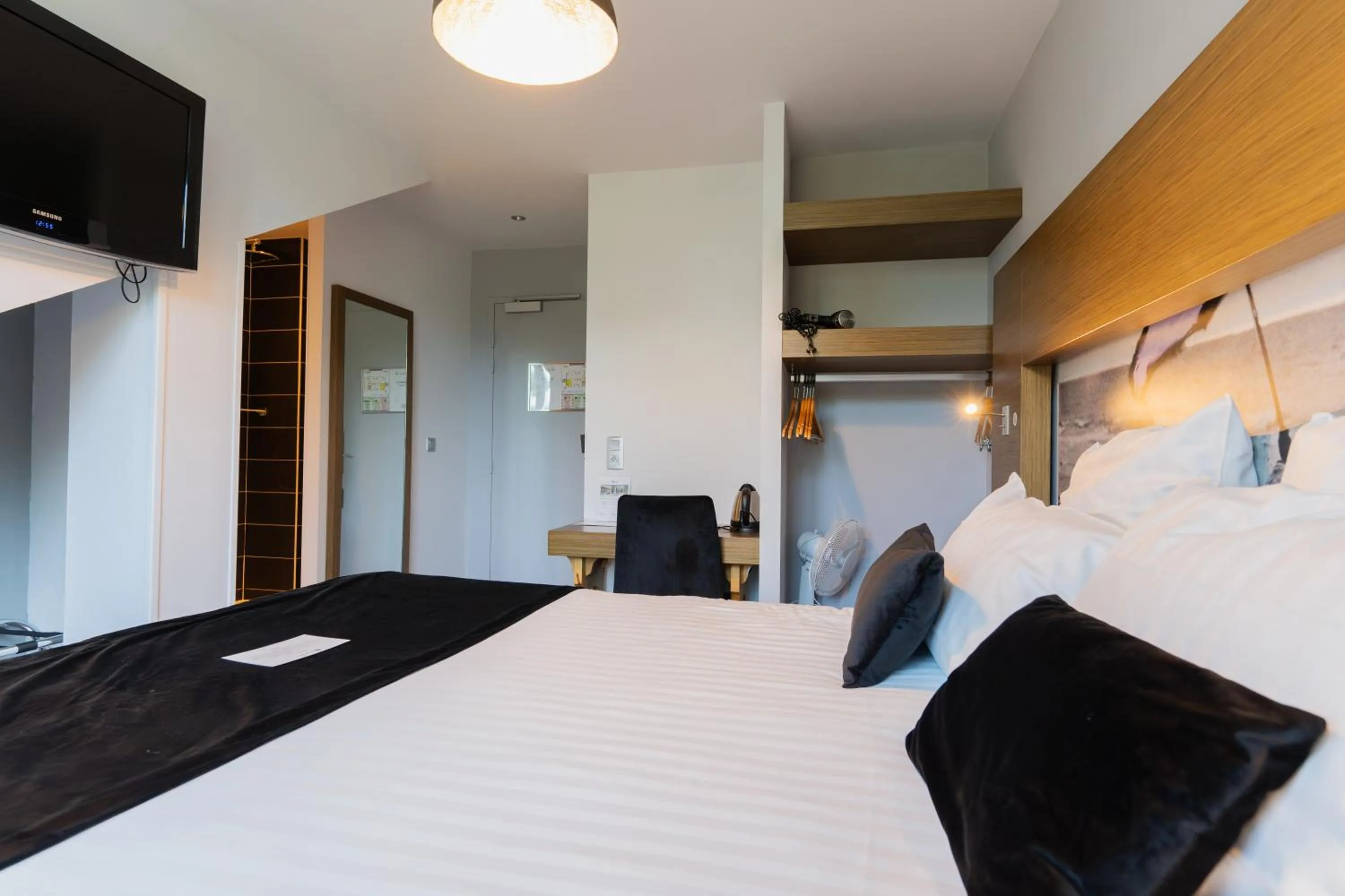 Photo of the whole room, Bed in Best Western Hôtel Garden and Spa