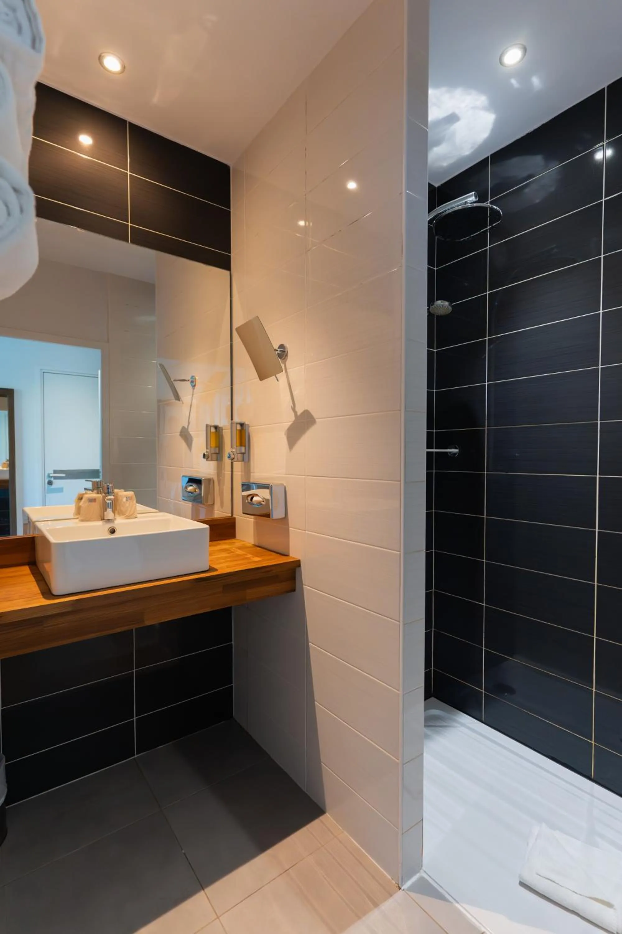 Bathroom in Best Western Hôtel Garden and Spa