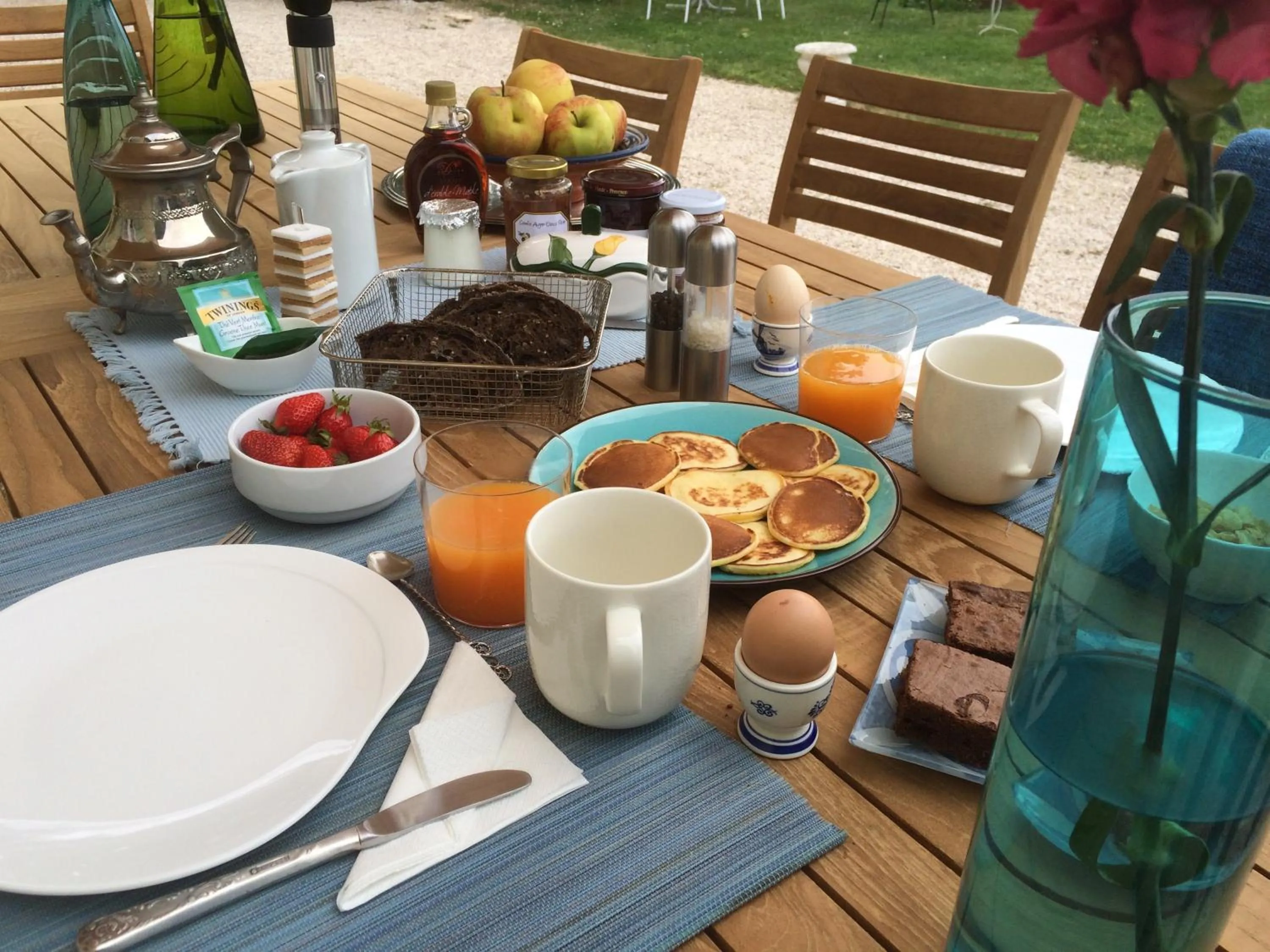 Breakfast in Villa Marambat